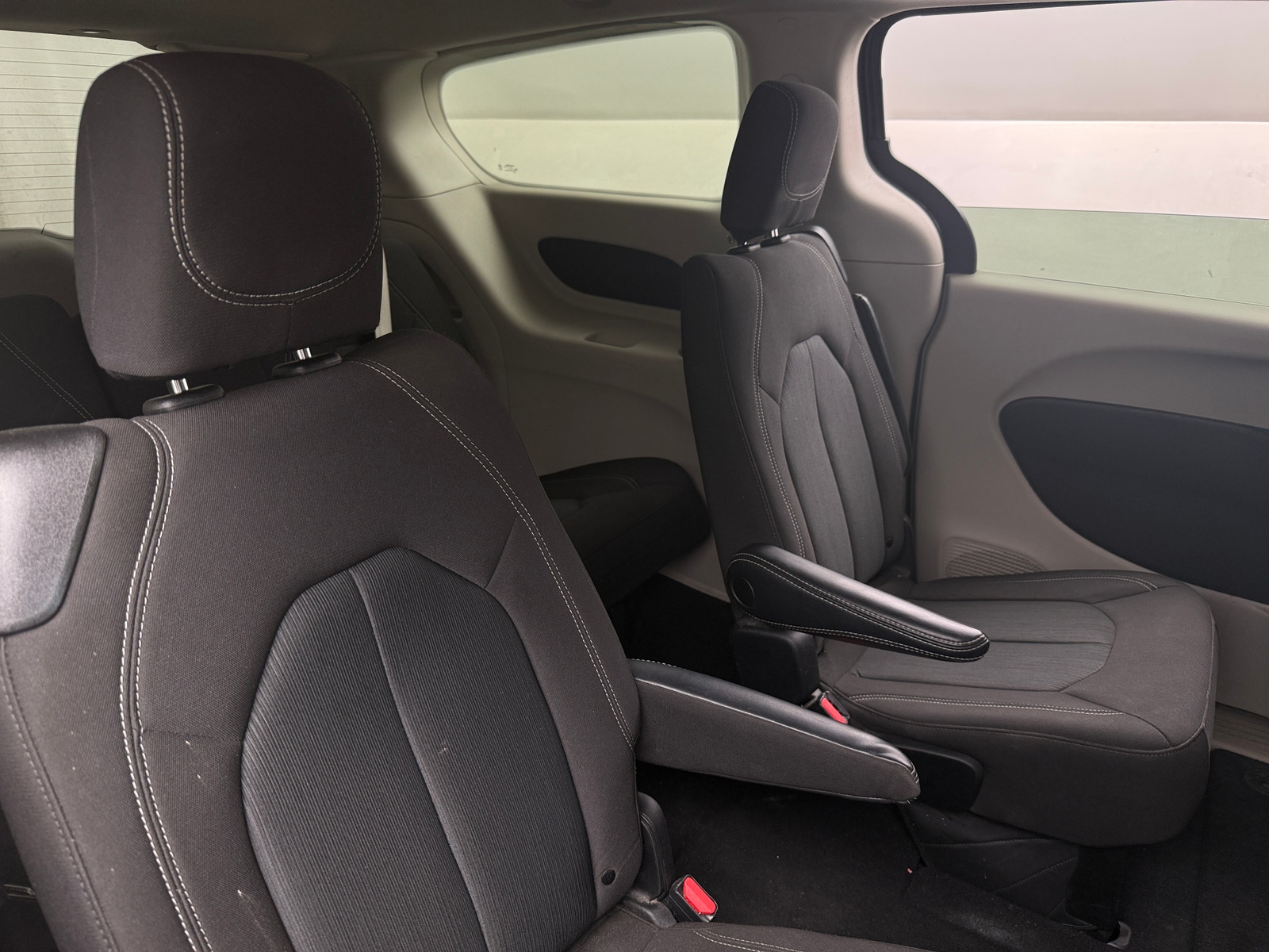 Thumbnail: 2023 Chrysler Voyager - 6