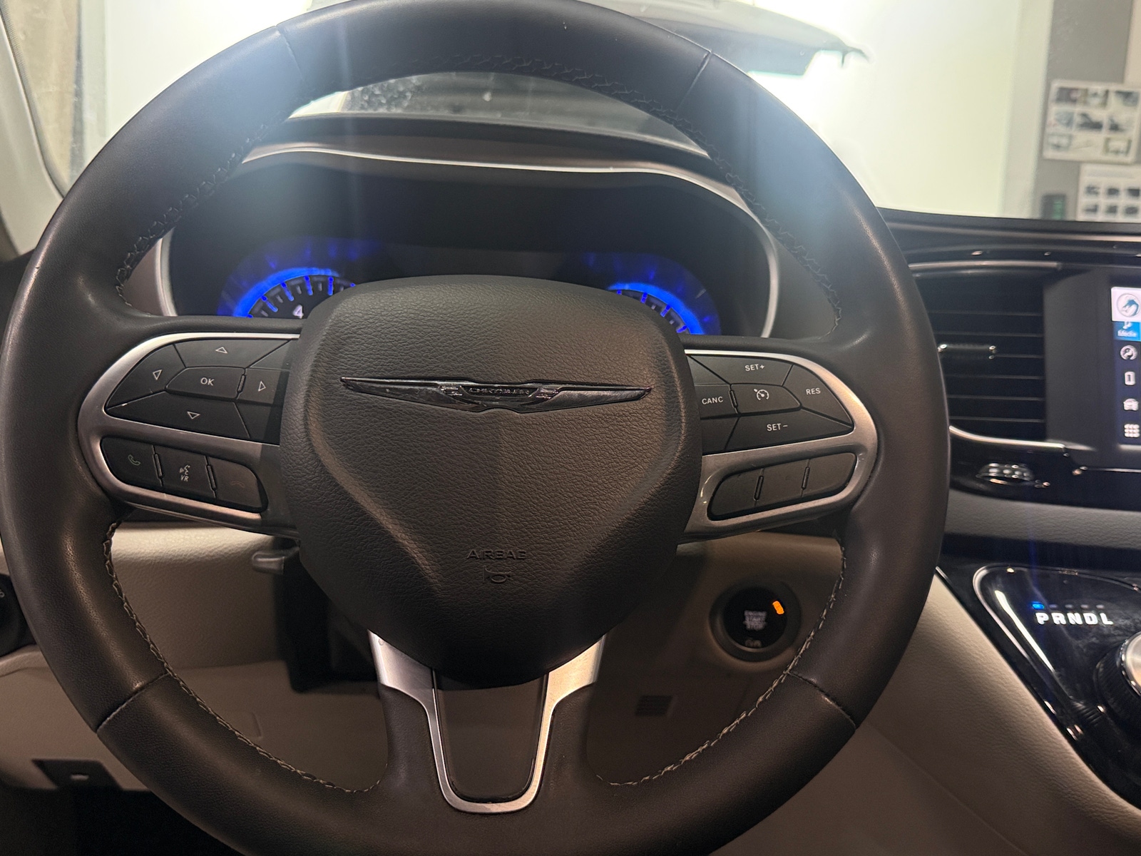 Thumbnail: 2023 Chrysler Voyager - 5