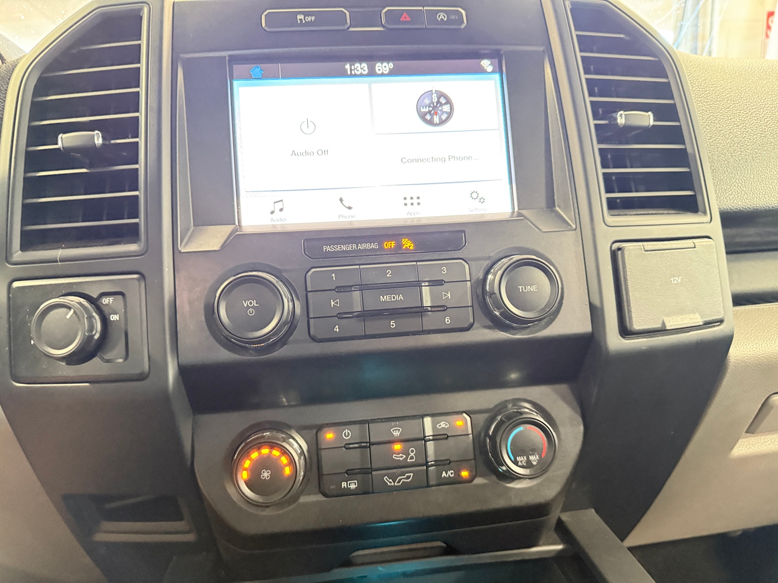 Thumbnail: 2019 Ford Econoline - 4