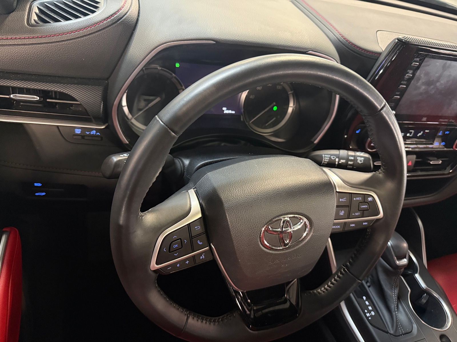 Thumbnail: 2022 Toyota Highlander - 5