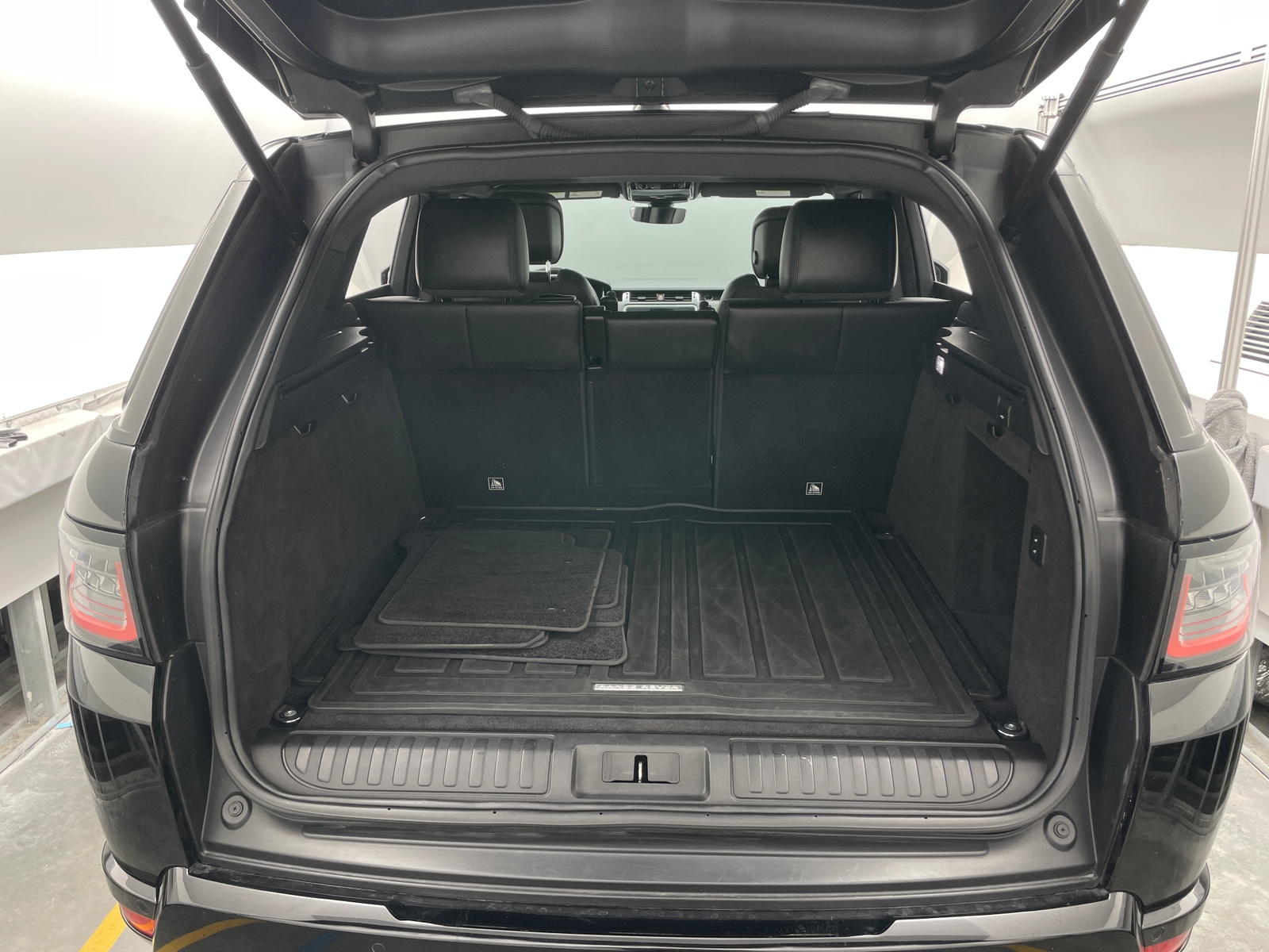 Thumbnail: 2022 Land Rover Range Rover Sport - 6
