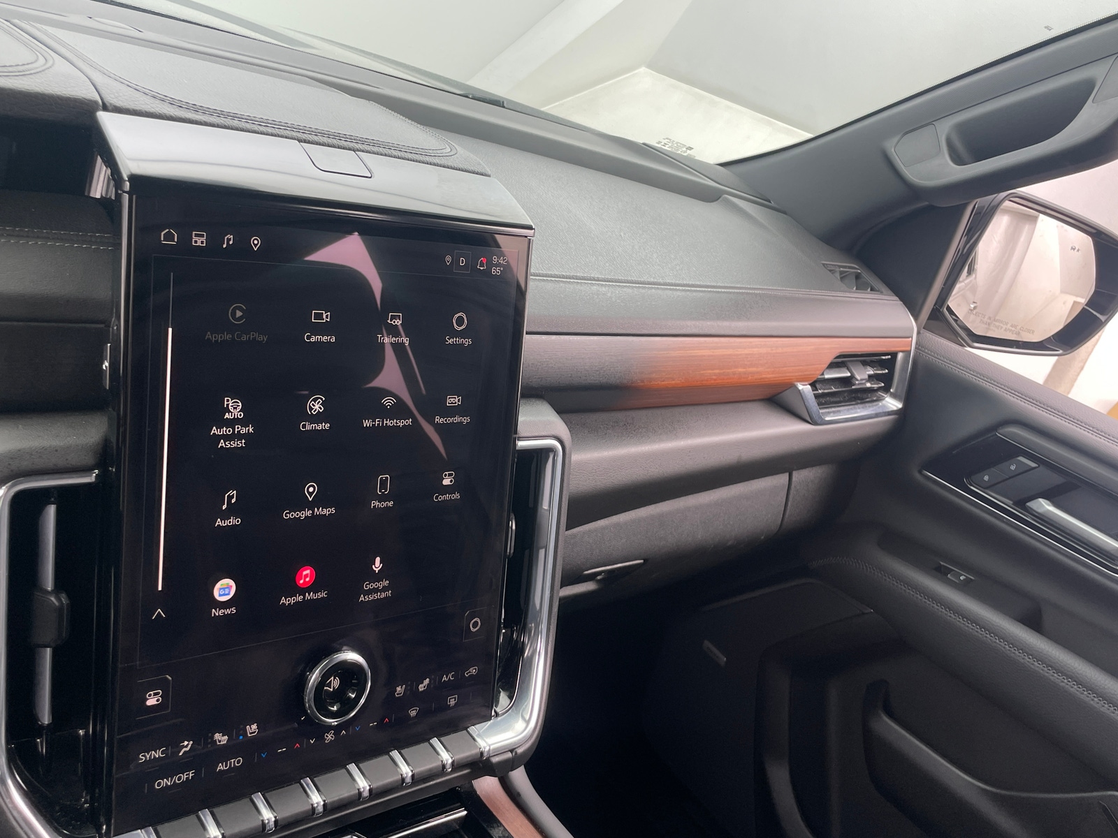Thumbnail: 2025 GMC Yukon - 3