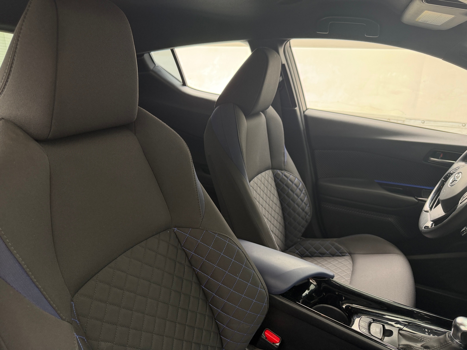 Thumbnail: 2022 Toyota C-HR - 2