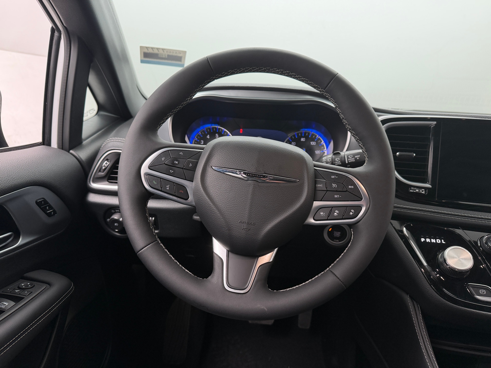 Thumbnail: 2026 Chrysler Pacifica - 4