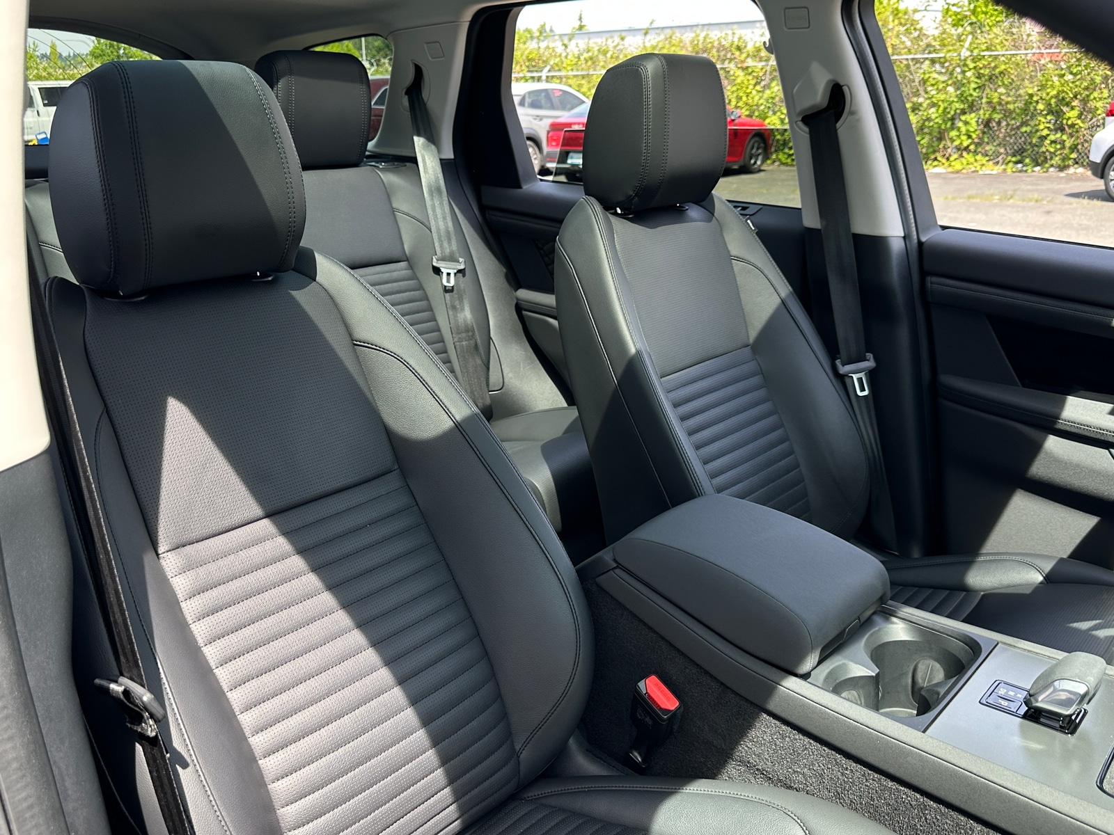 Thumbnail: 2024 Land Rover Discovery Sport - 2