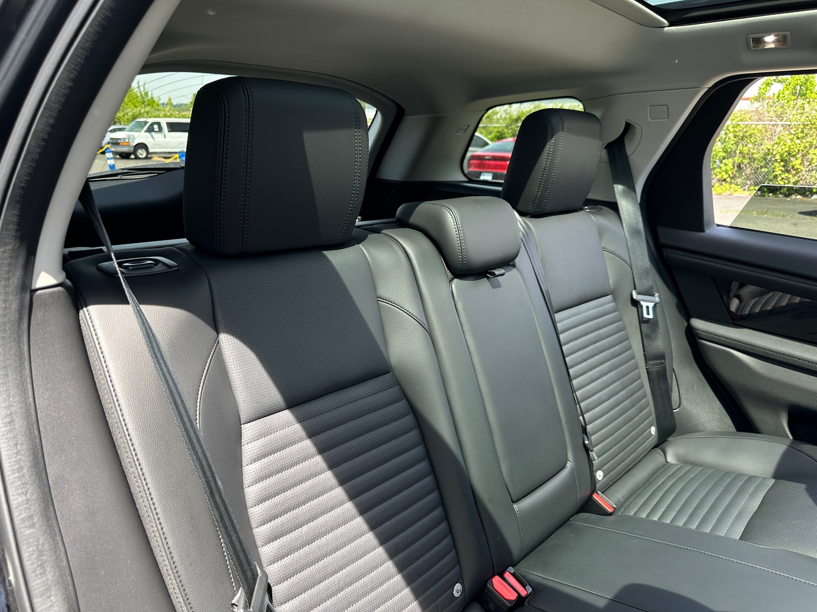 Thumbnail: 2024 Land Rover Discovery Sport - 6