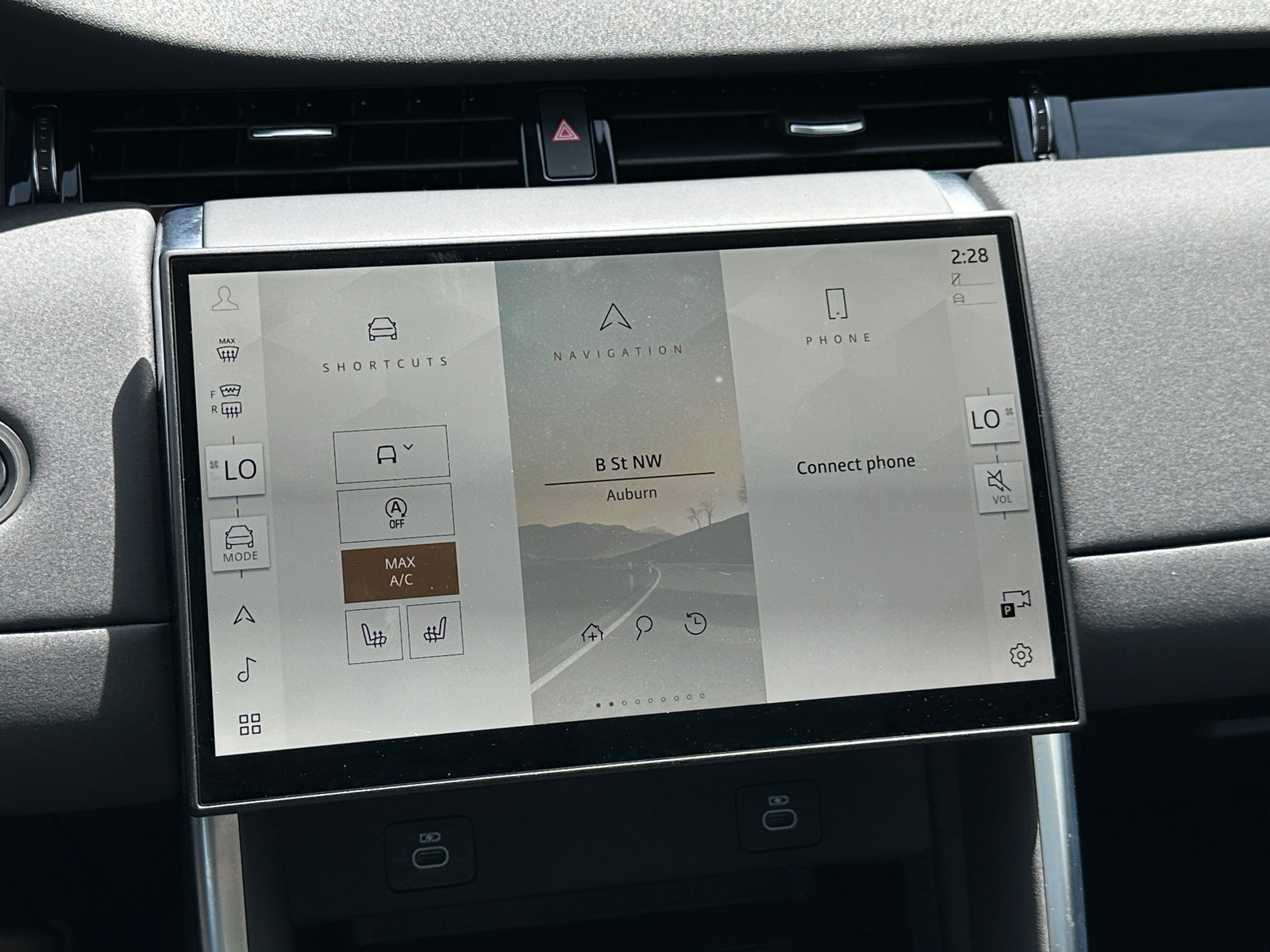 Thumbnail: 2024 Land Rover Discovery Sport - 4