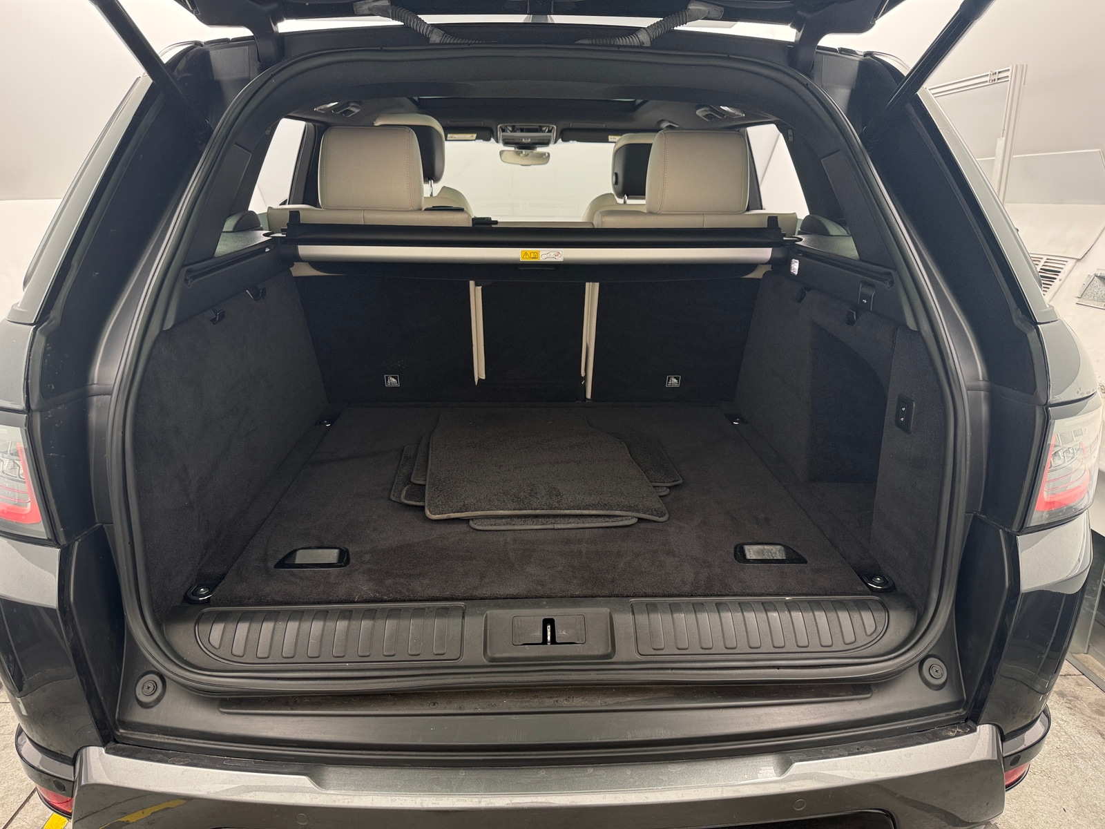 Thumbnail: 2020 Land Rover Range Rover Sport - 6