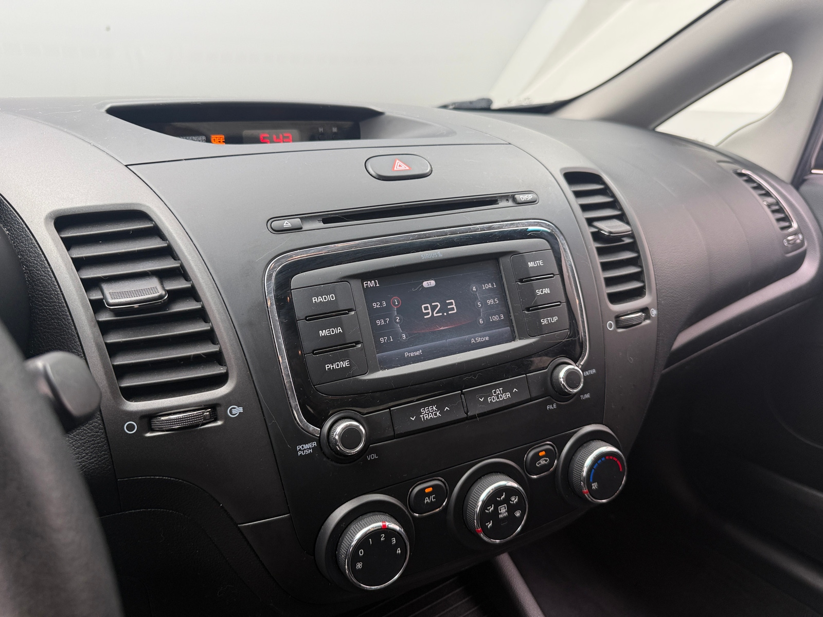 Thumbnail: 2017 Kia Forte - 4