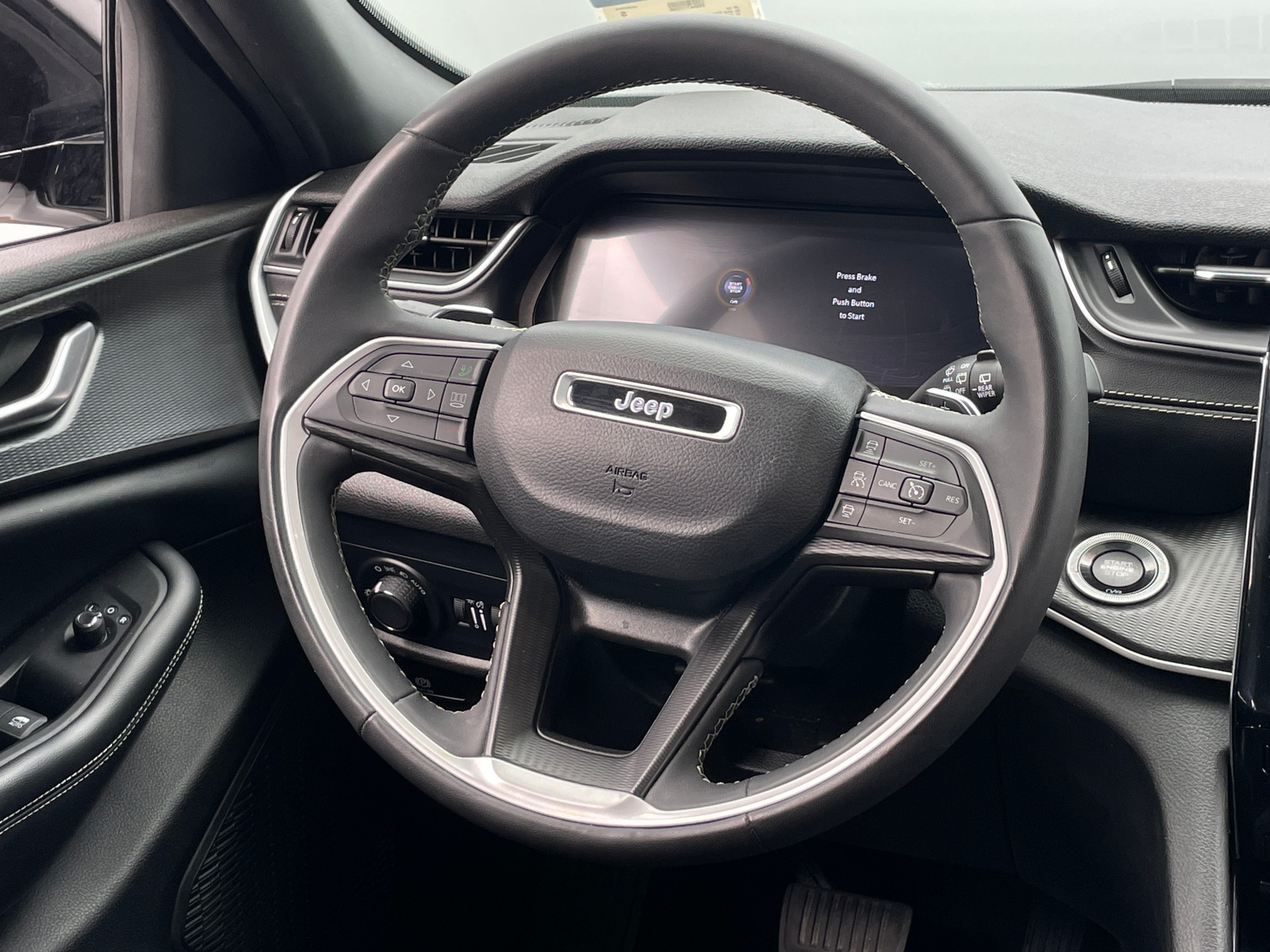 Thumbnail: 2023 Jeep Grand Cherokee L - 4