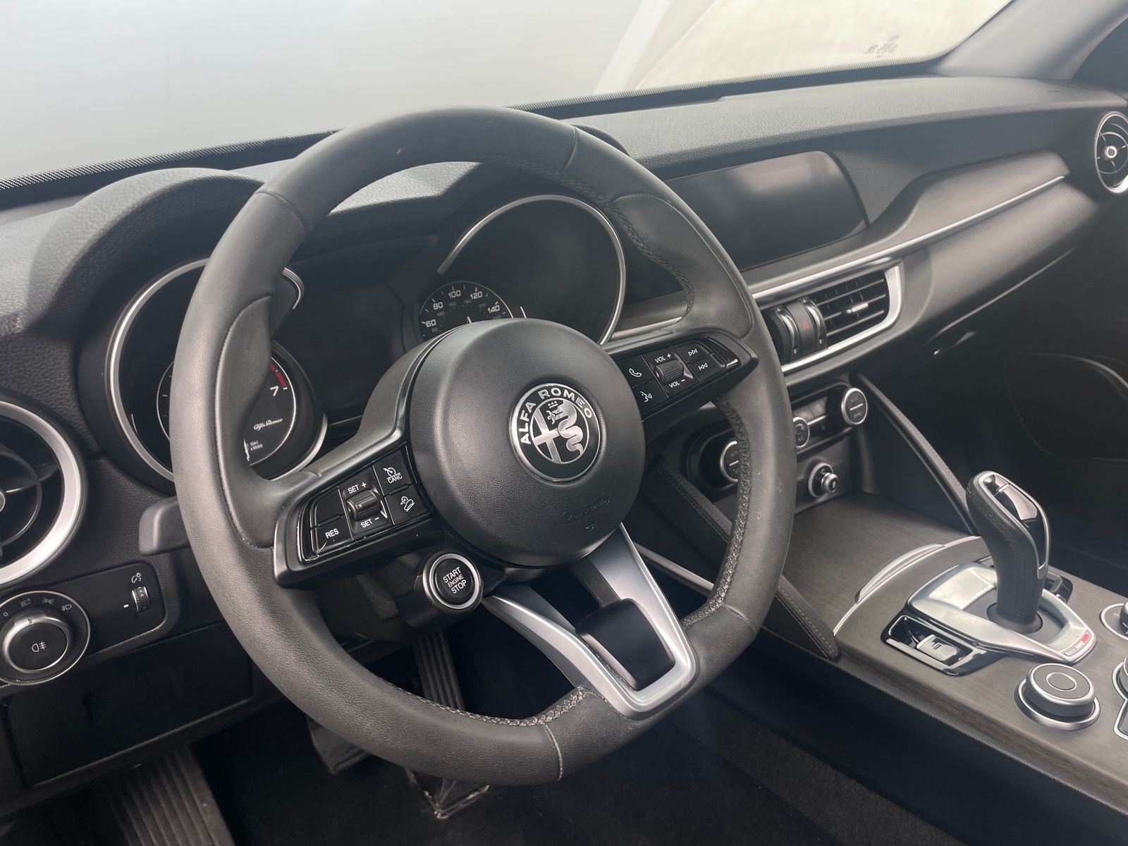 Thumbnail: 2020 Alfa Romeo Stelvio - 4