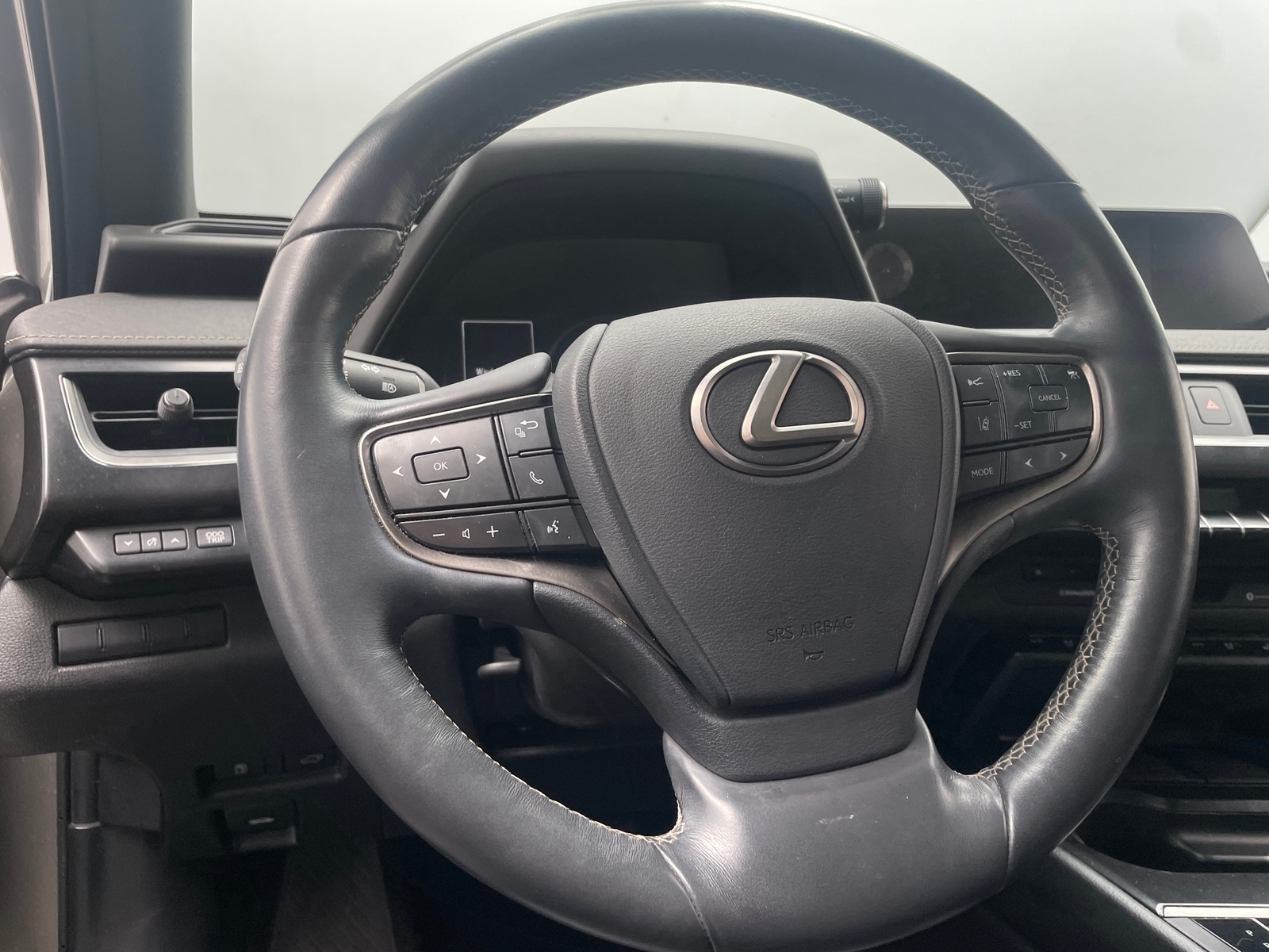Thumbnail: 2020 Lexus UX - 4