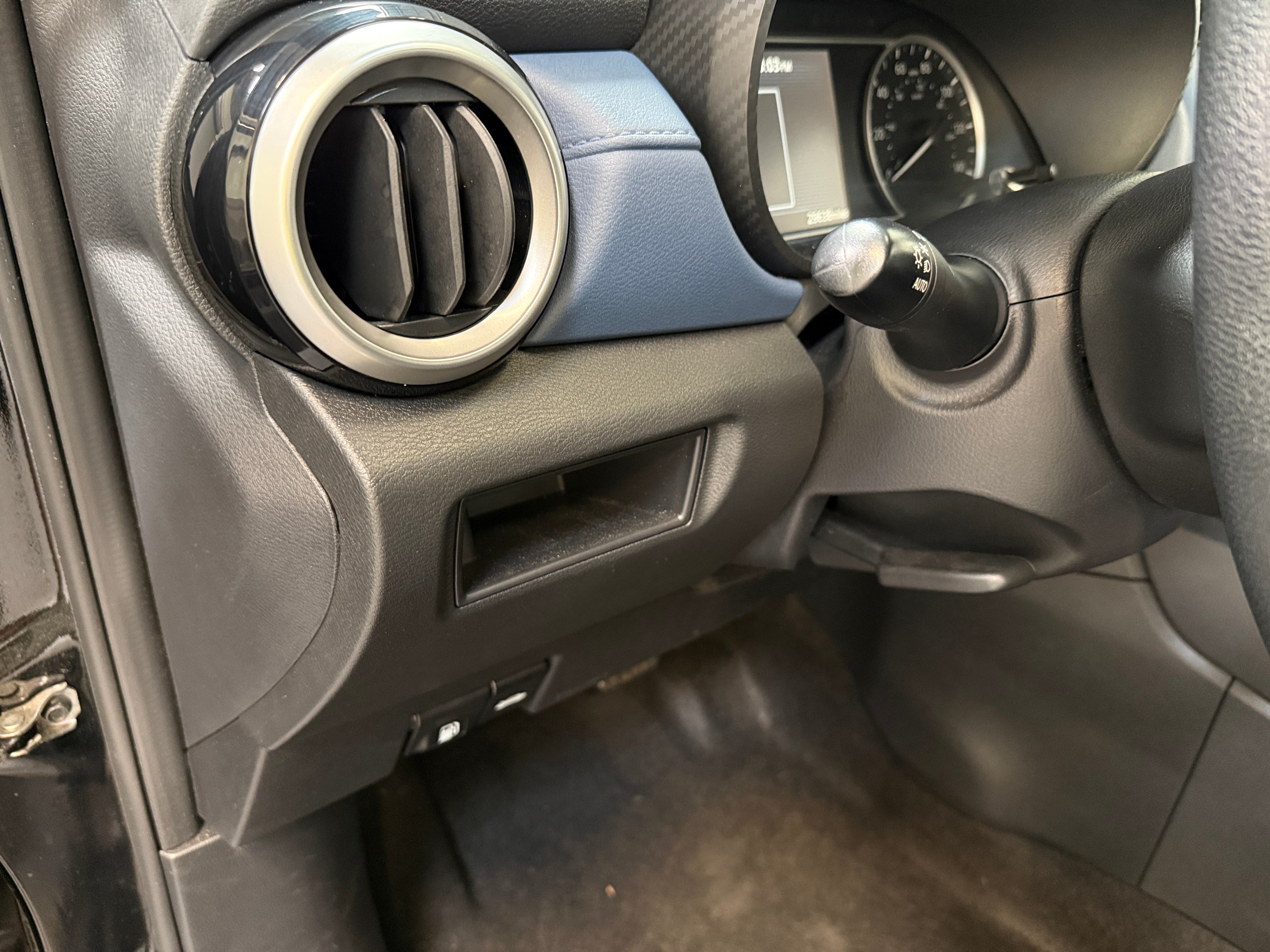 Used 2025 Nissan Versa Sedan SV with VIN 3N1CN8EV2SL833664 for sale in Auburn, WA