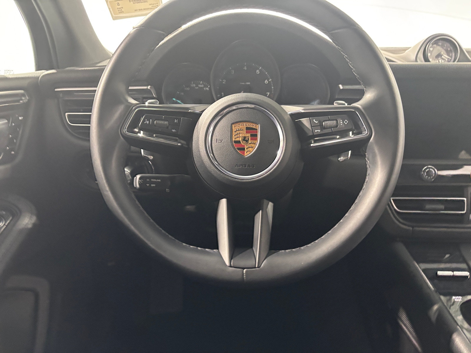 Thumbnail: 2022 Porsche Macan - 4