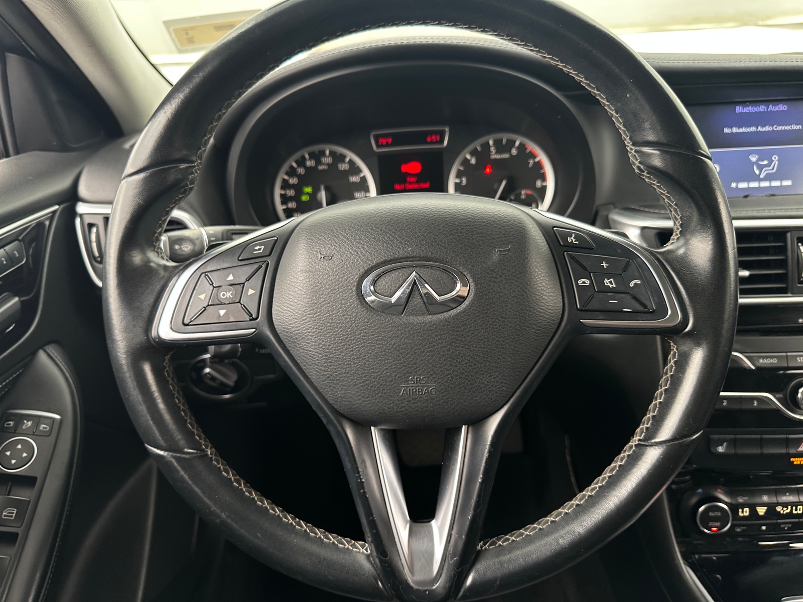 Thumbnail: 2018 INFINITI QX30 - 4