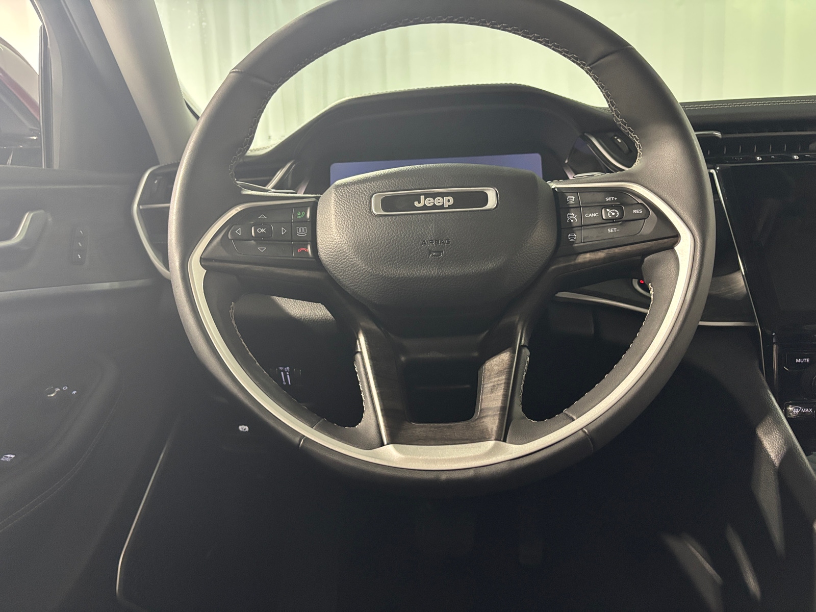 Thumbnail: 2023 Jeep Grand Cherokee - 4