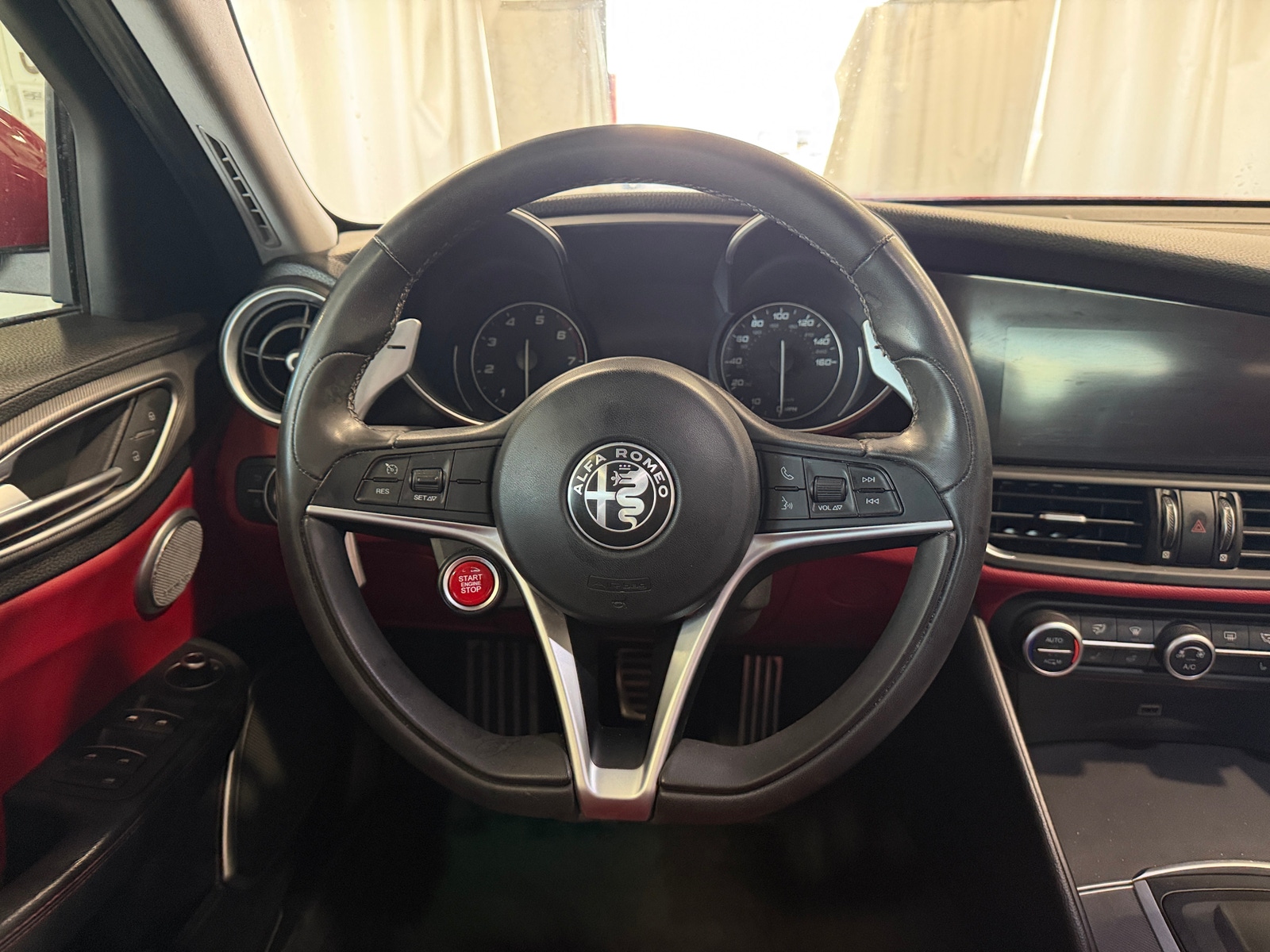 Thumbnail: 2019 Alfa Romeo Giulia - 4