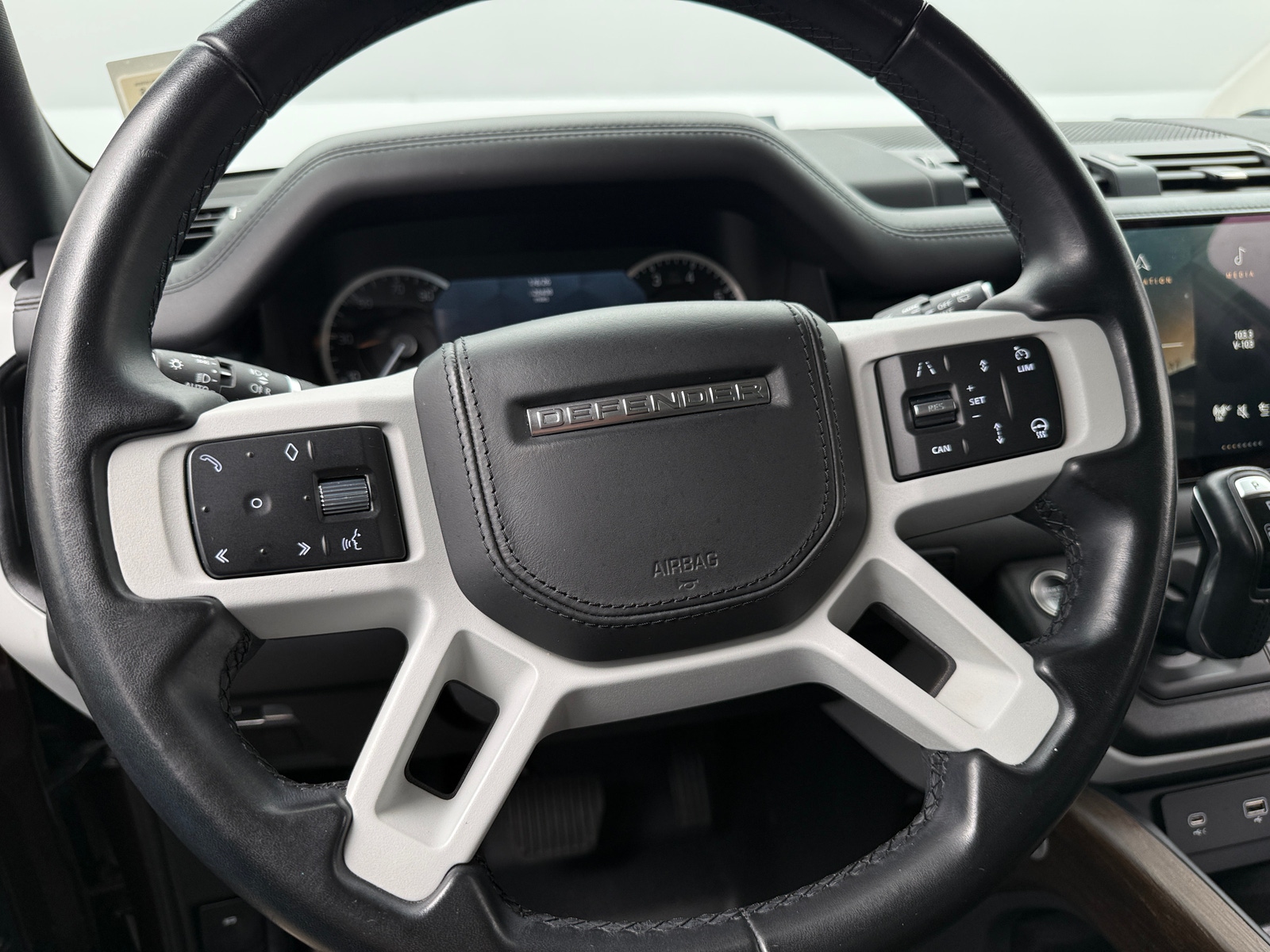Thumbnail: 2023 Land Rover Defender - 4