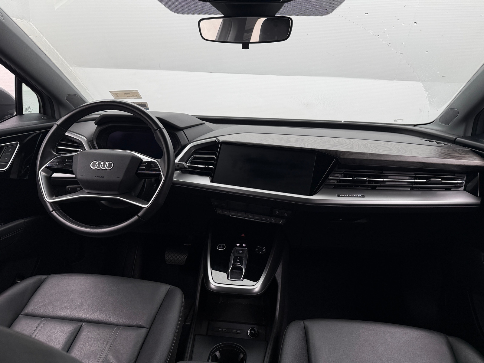 Thumbnail: 2022 Audi Q4 e-tron - 2