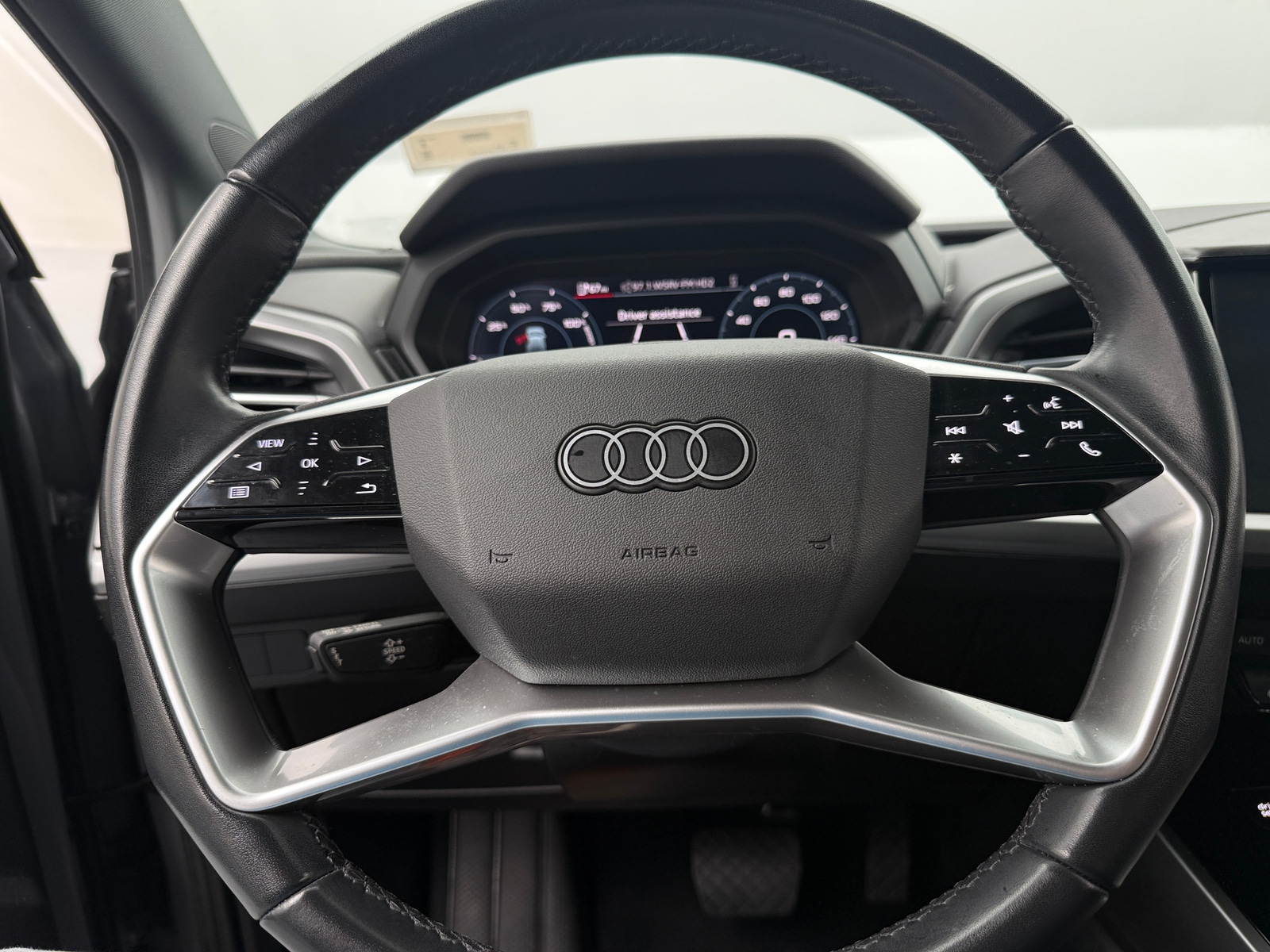 Thumbnail: 2022 Audi Q4 e-tron - 4