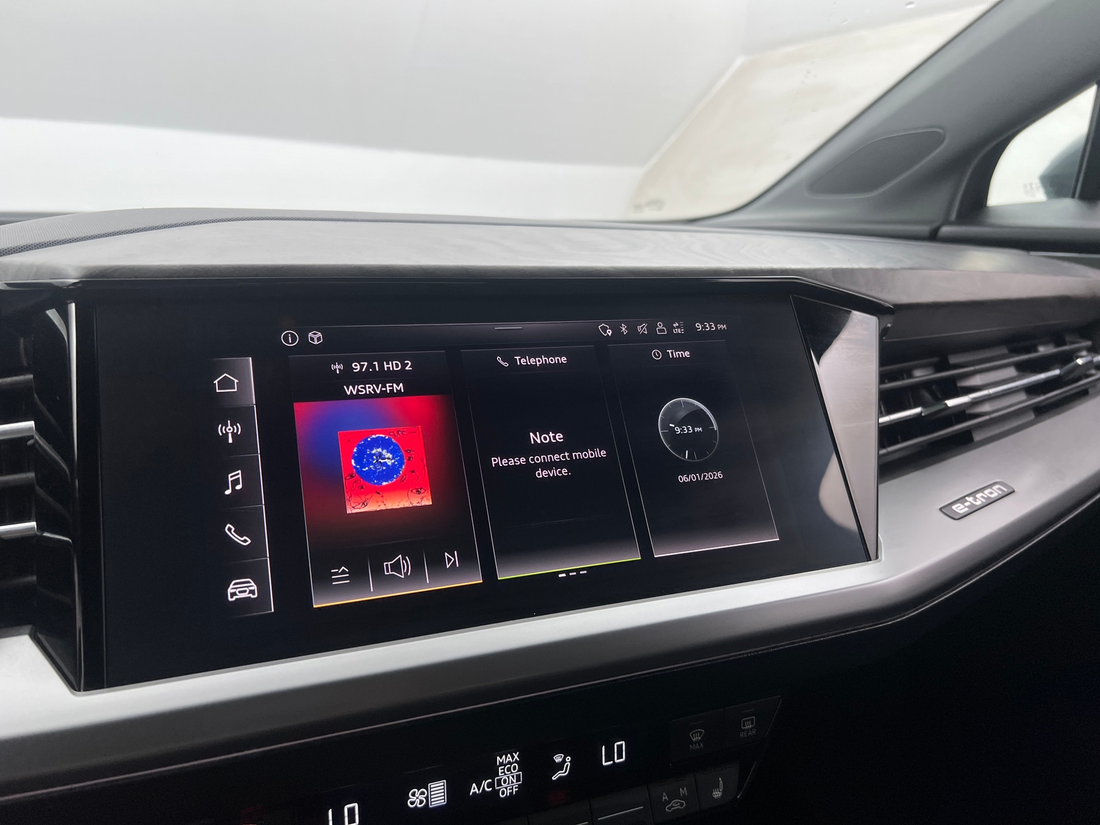 Thumbnail: 2022 Audi Q4 e-tron - 3
