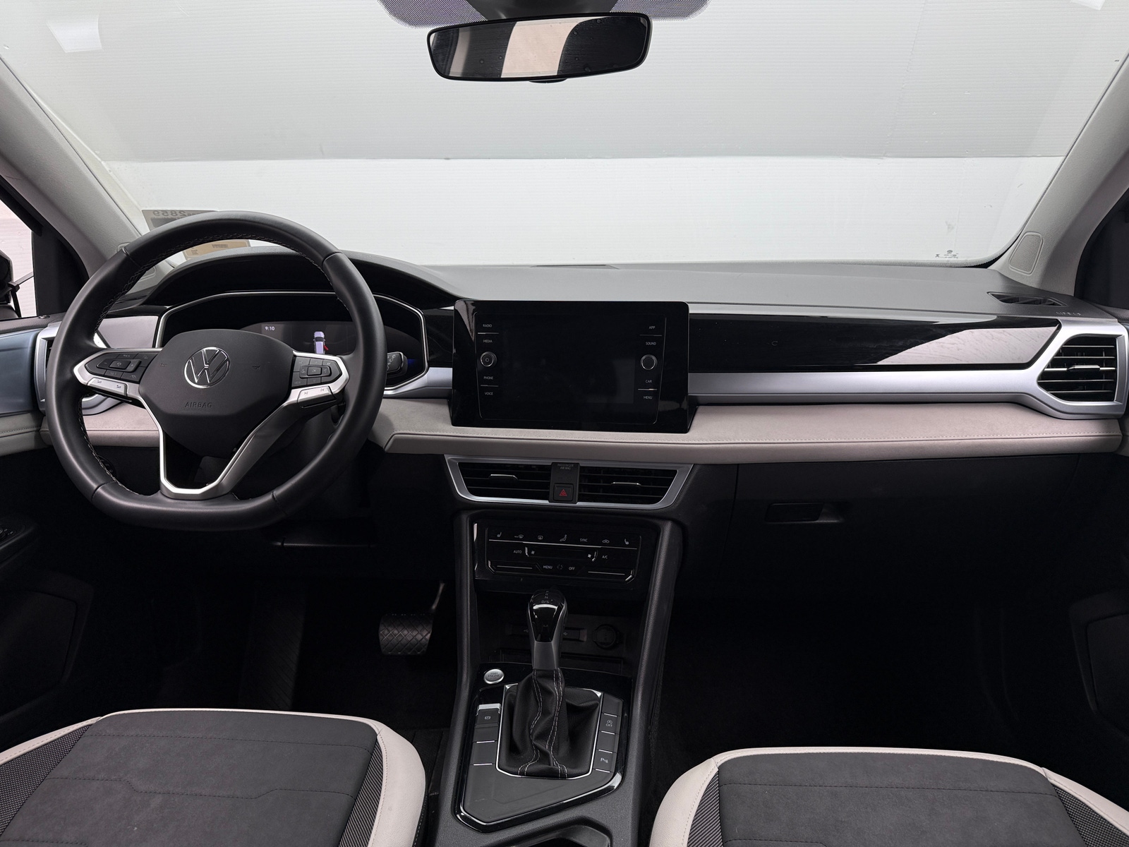 Thumbnail: 2025 Volkswagen Taos - 3
