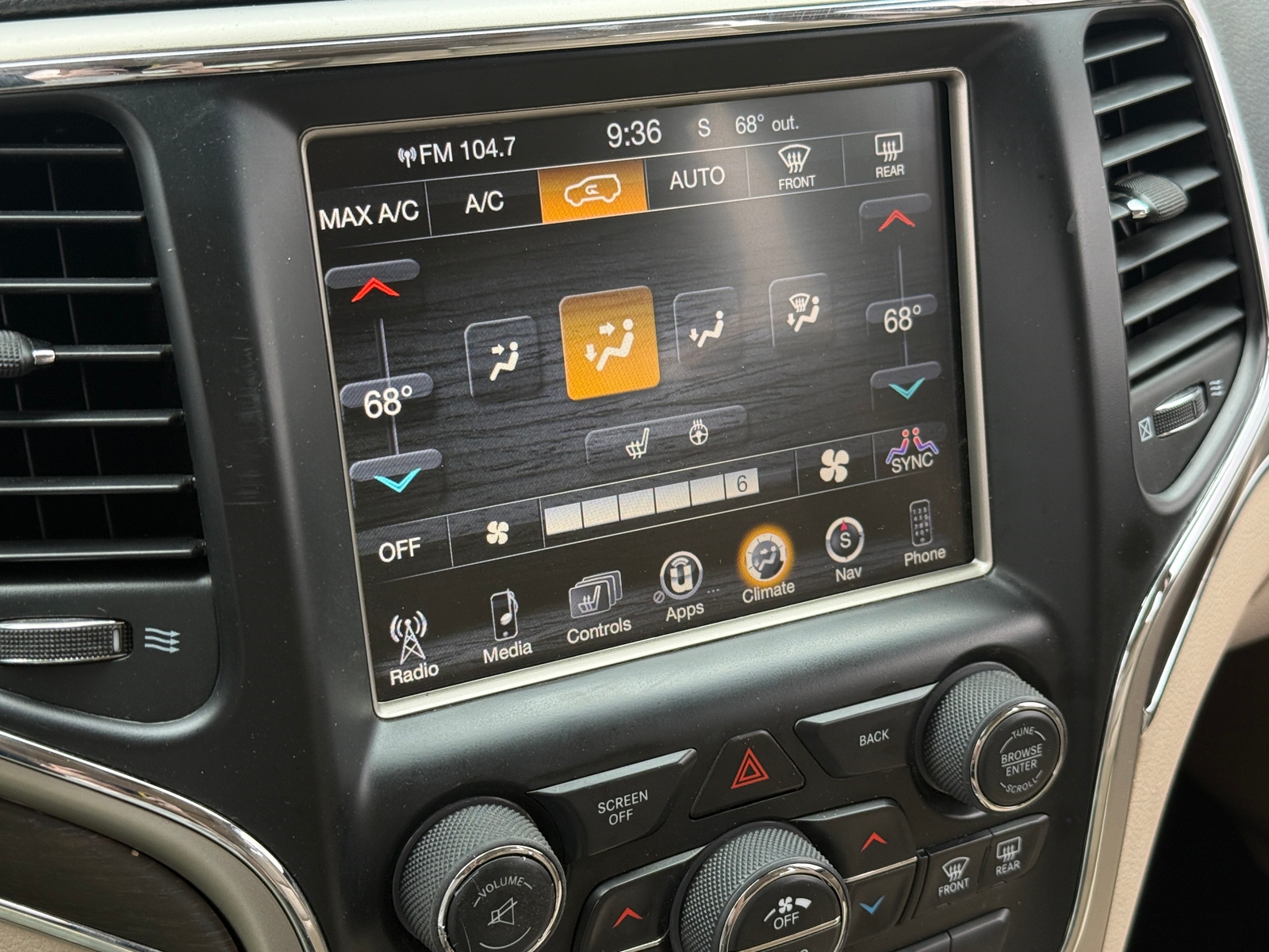 Thumbnail: 2017 Jeep Grand Cherokee - 3