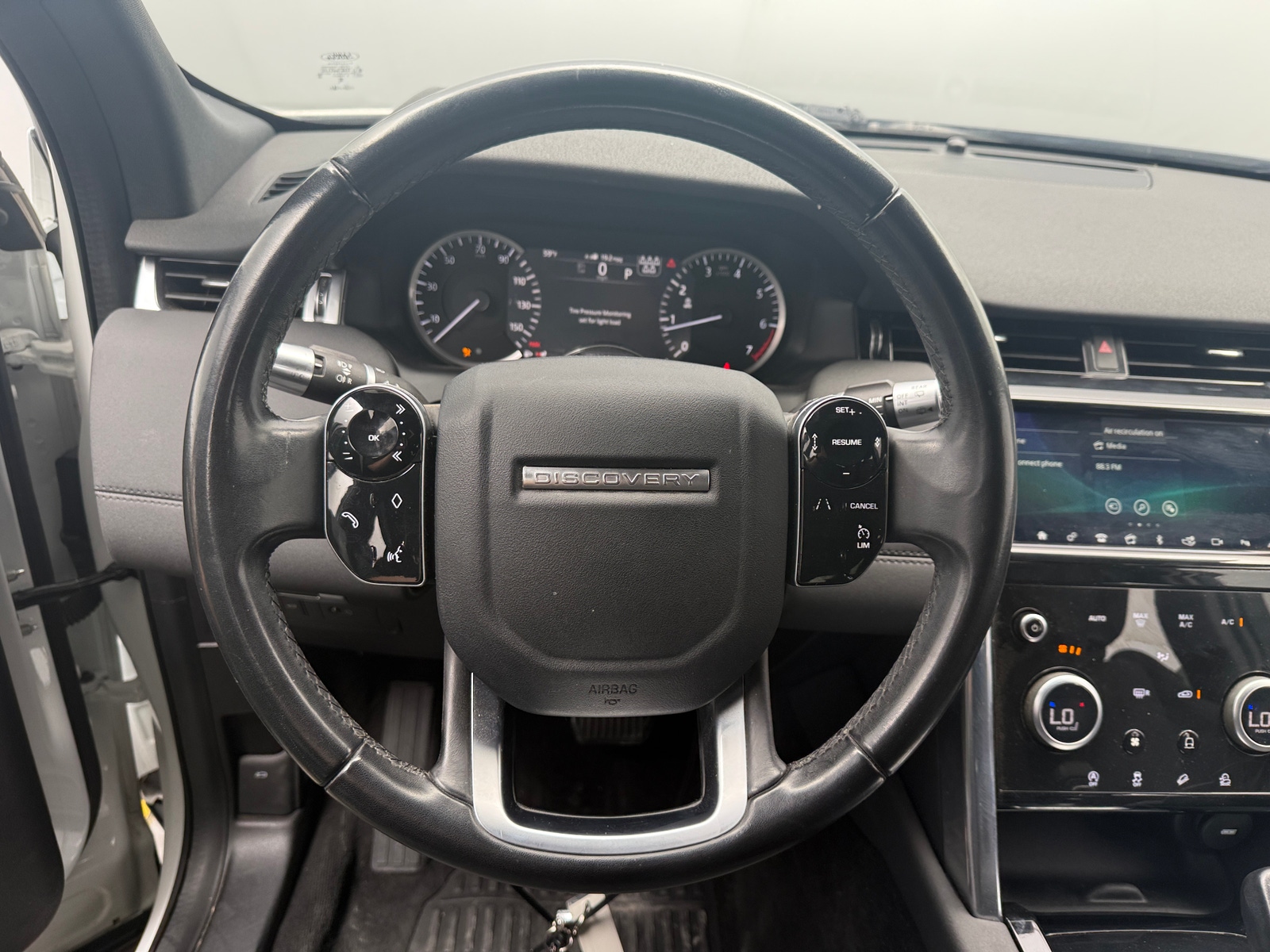 Thumbnail: 2020 Land Rover Discovery Sport - 5