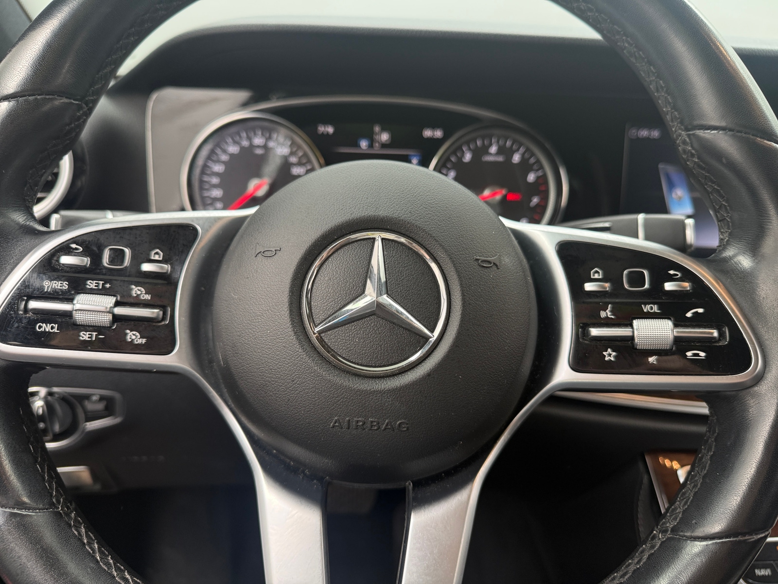 Thumbnail: 2019 Mercedes-Benz E-Class - 4