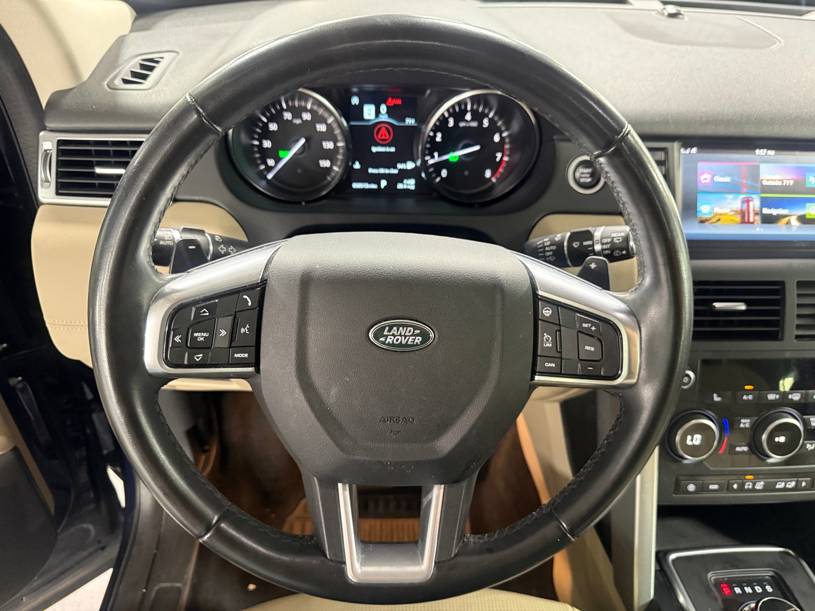 Thumbnail: 2019 Land Rover Discovery Sport - 4
