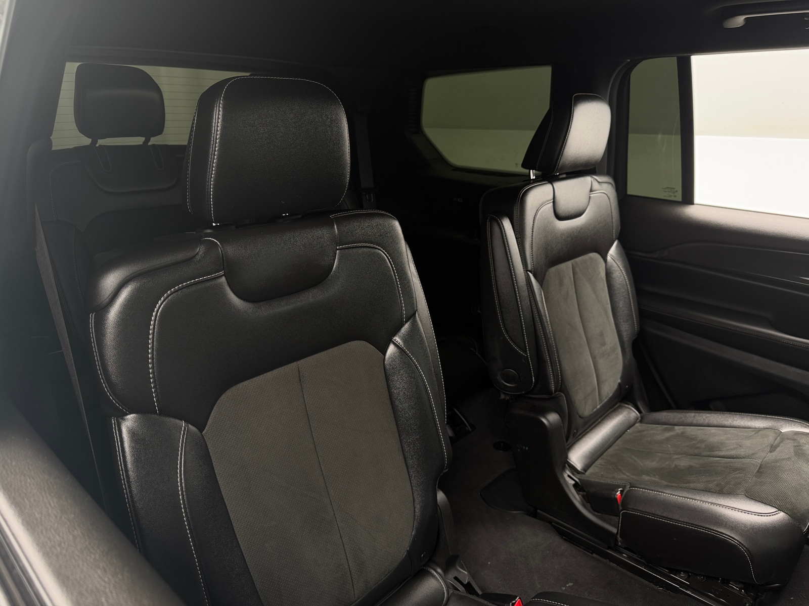 Thumbnail: 2023 Jeep Grand Cherokee L - 5