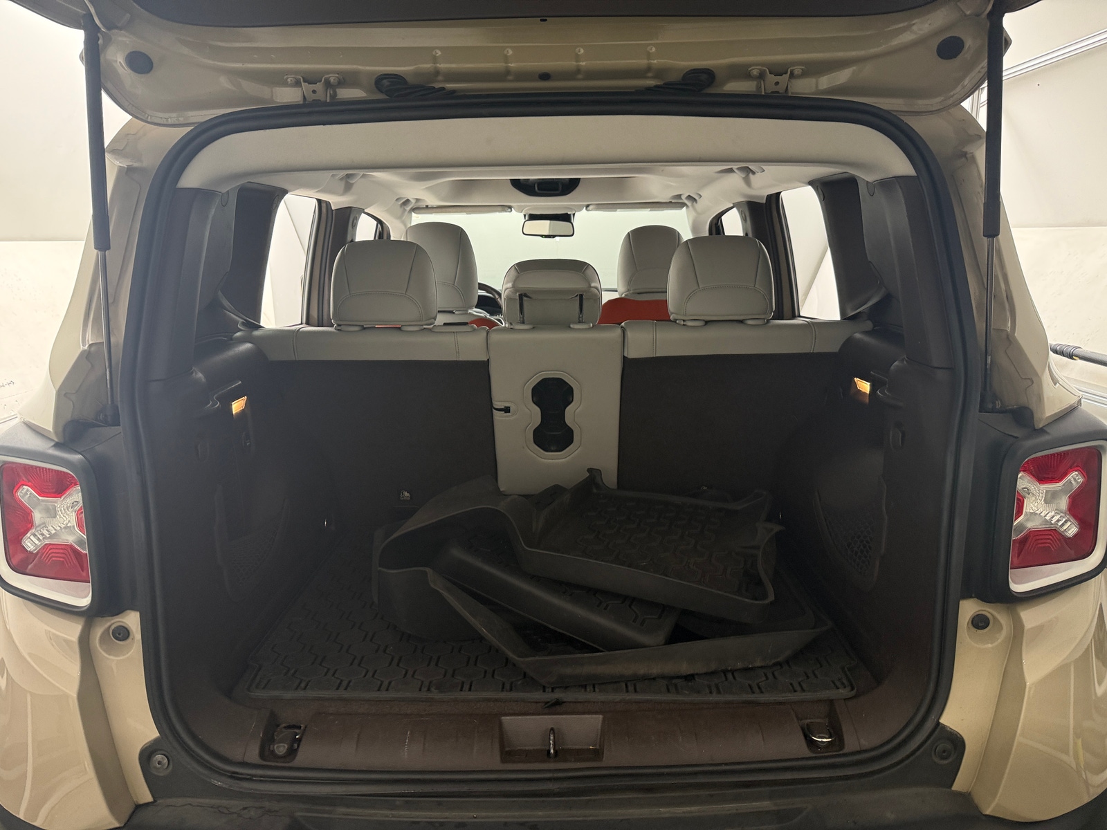 Thumbnail: 2016 Jeep Renegade - 7