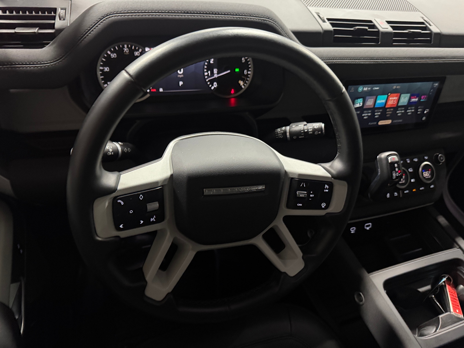 Thumbnail: 2023 Land Rover Defender - 4