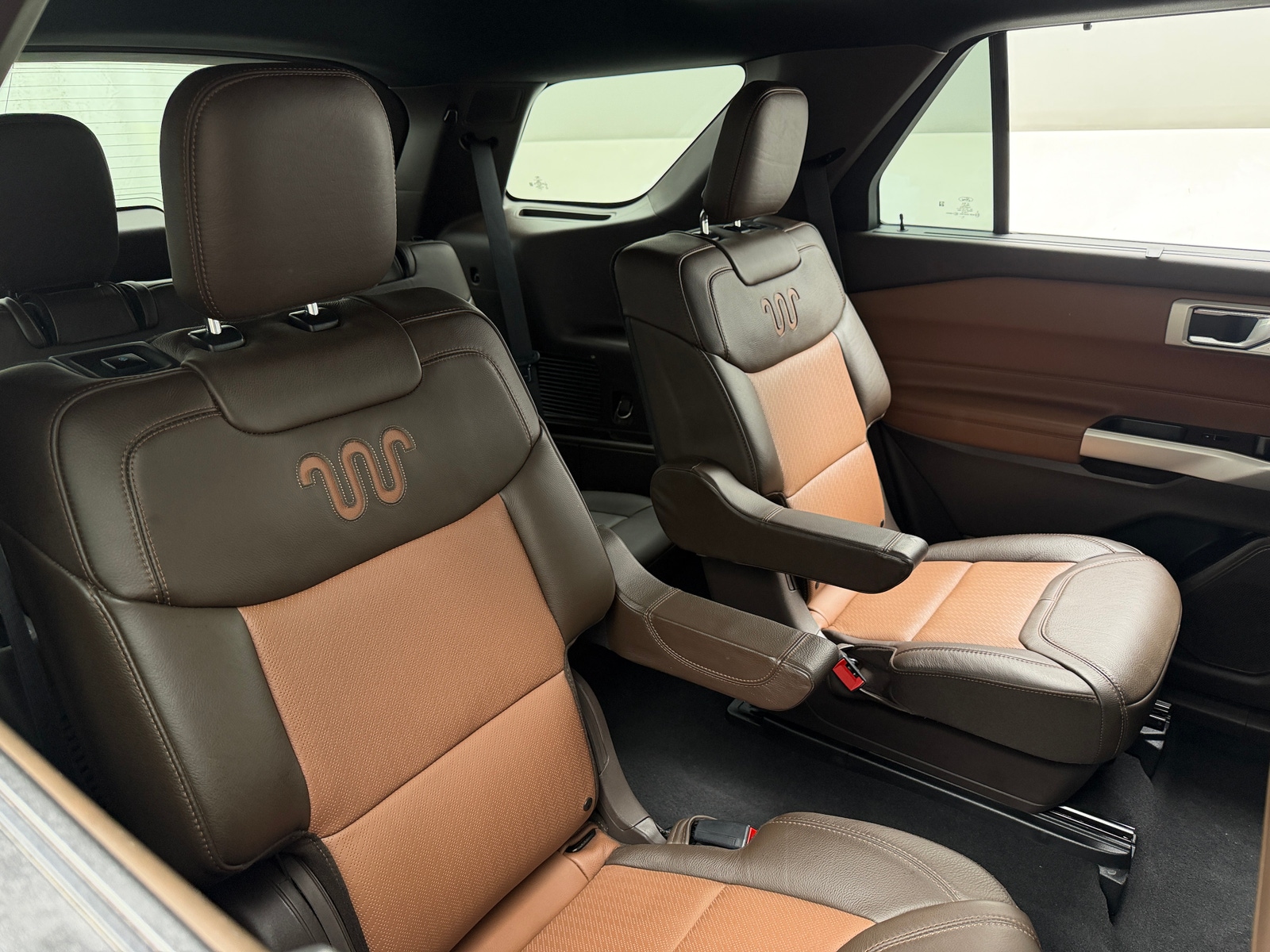 Thumbnail: 2022 Ford Explorer - 5
