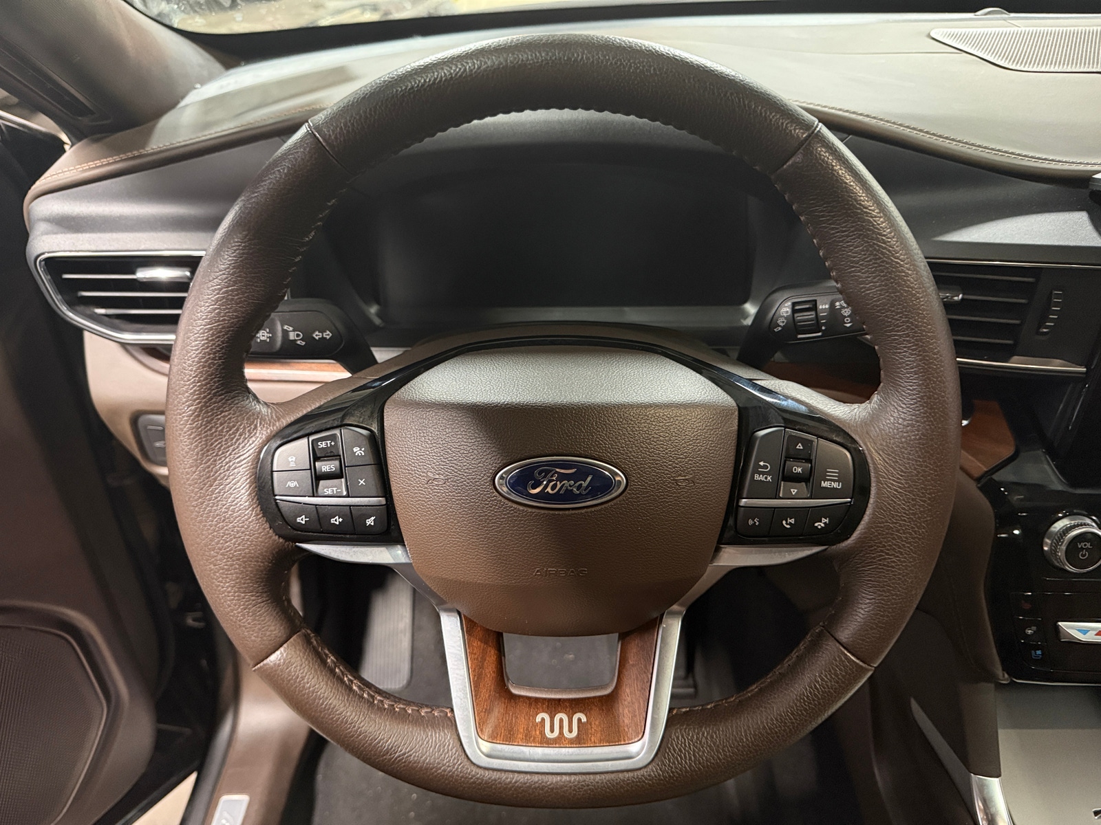 Thumbnail: 2022 Ford Explorer - 4