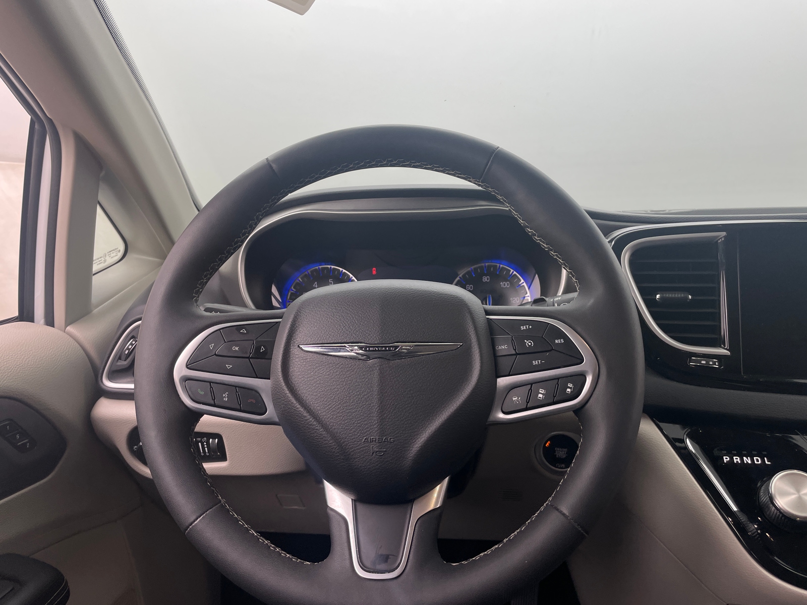 Thumbnail: 2023 Chrysler Pacifica - 4