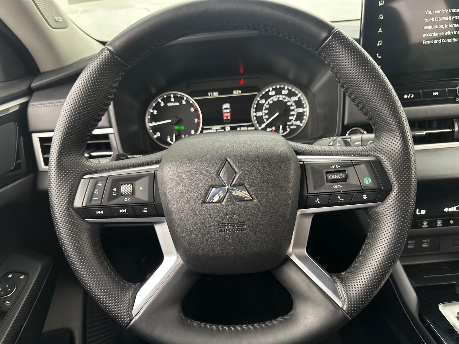 Thumbnail: 2025 Mitsubishi Outlander - 4