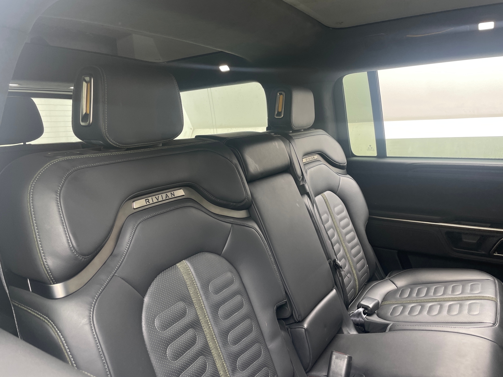 Thumbnail: 2023 Rivian R1S - 5