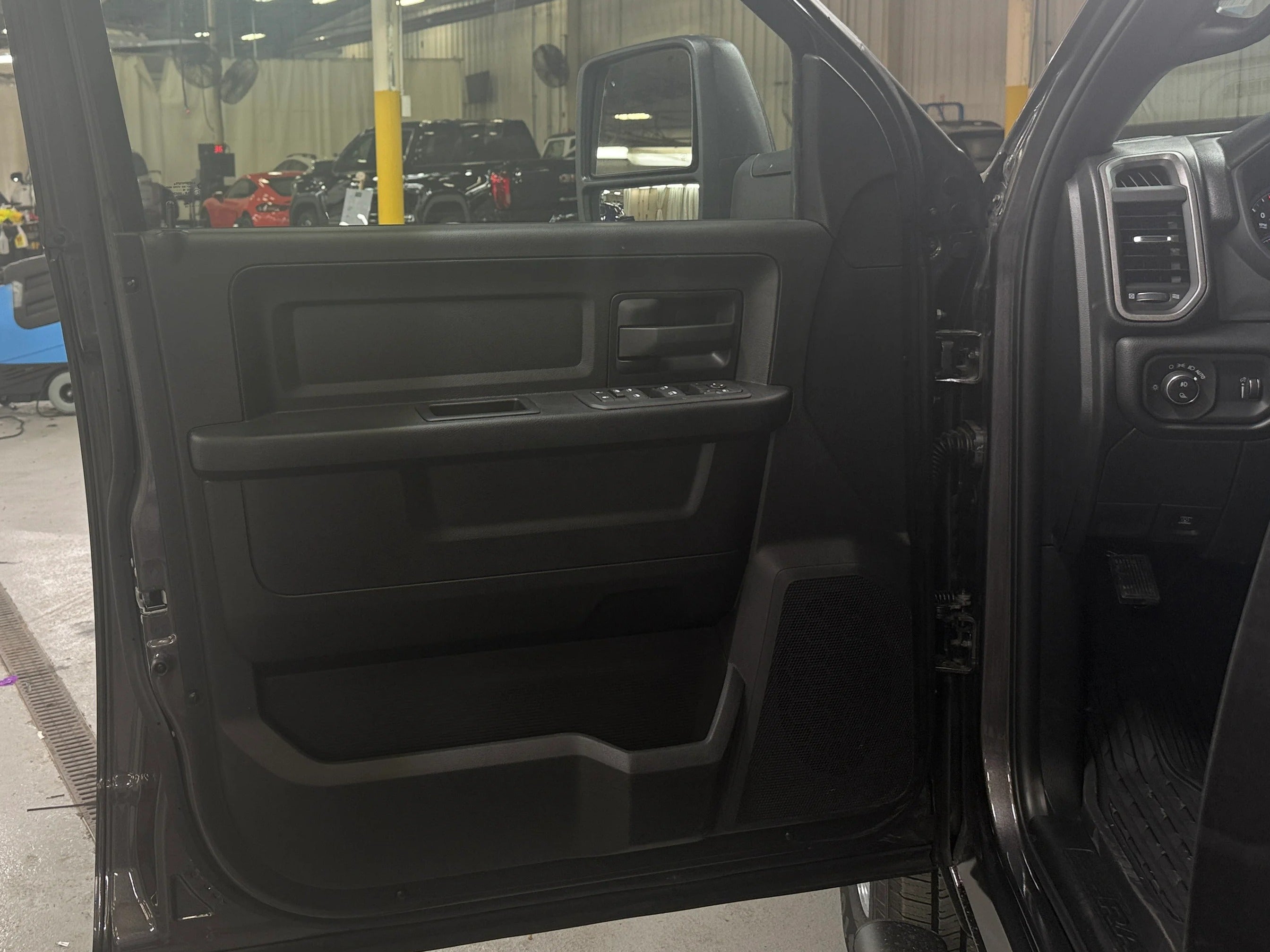 2026 RAM 2500 Tradesman - Photo 10