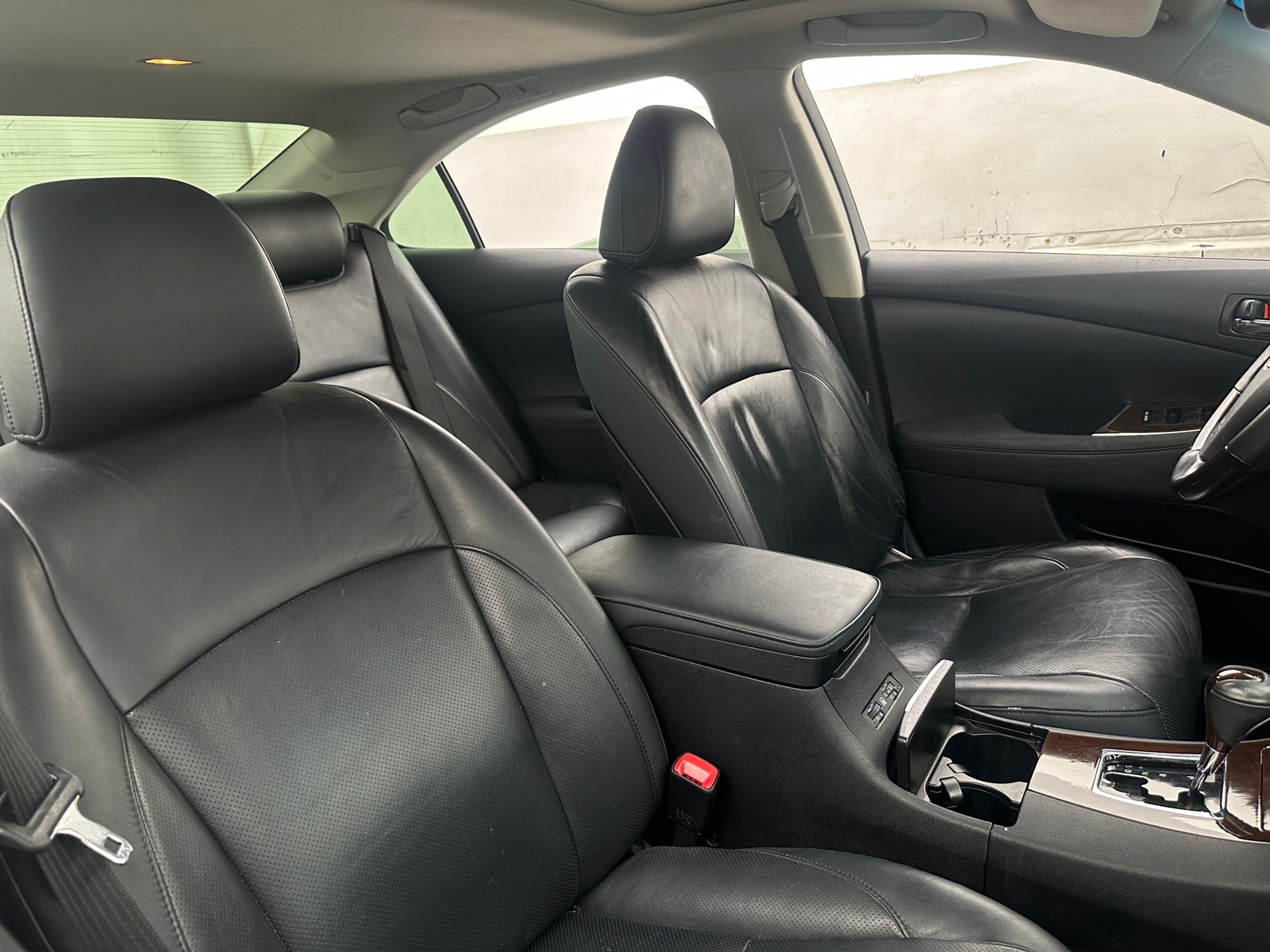 Thumbnail: 2011 Lexus ES - 2
