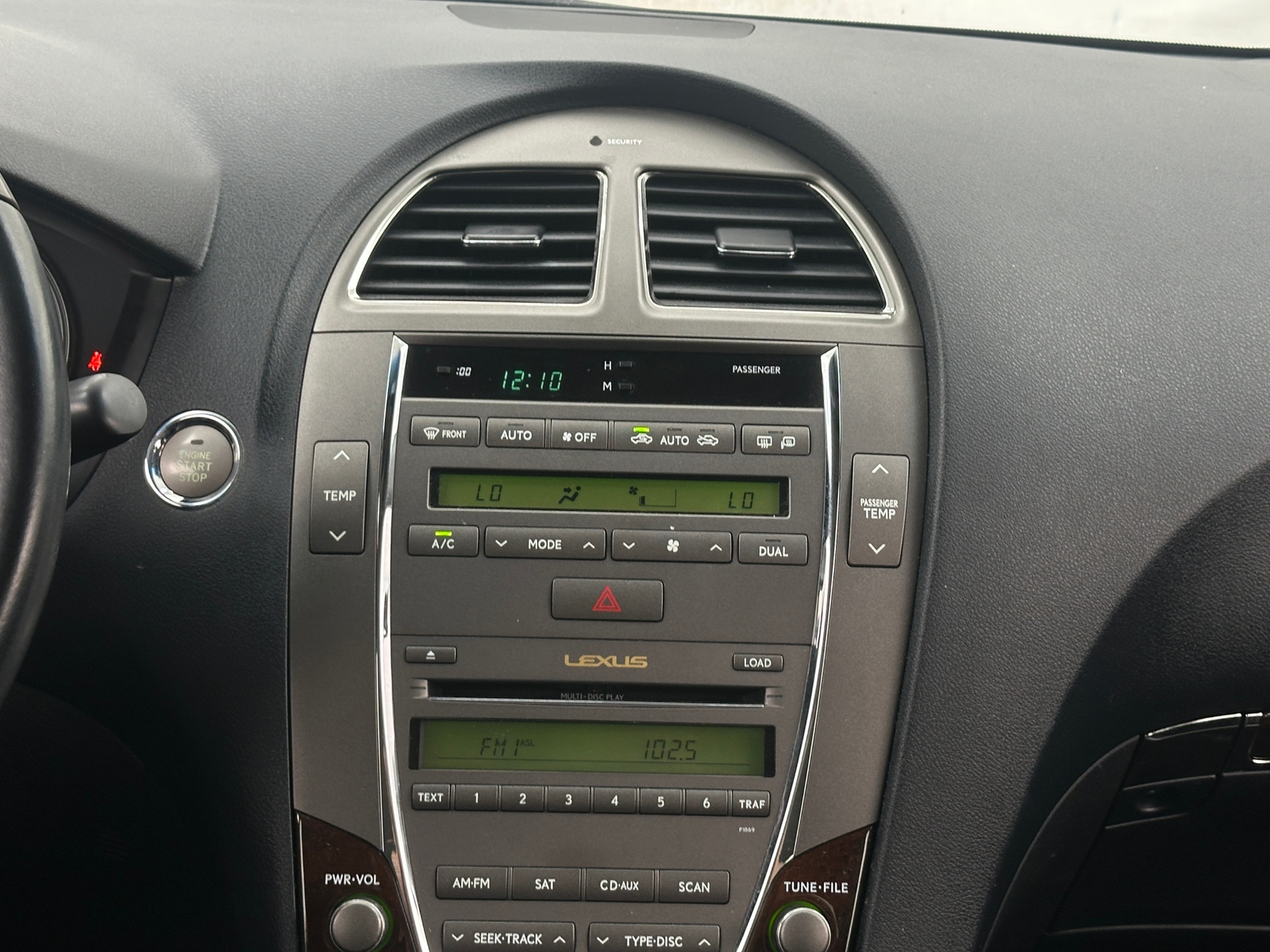 Thumbnail: 2011 Lexus ES - 4