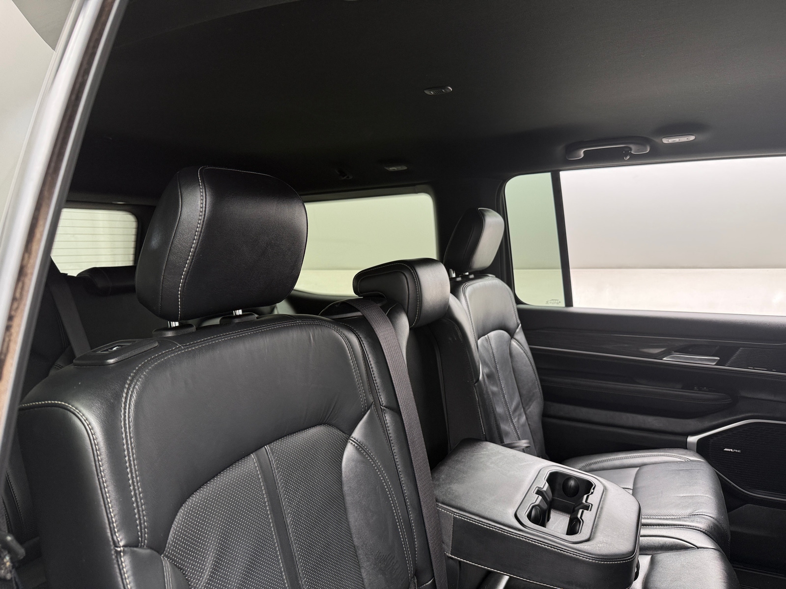 Thumbnail: 2022 Jeep Wagoneer - 5