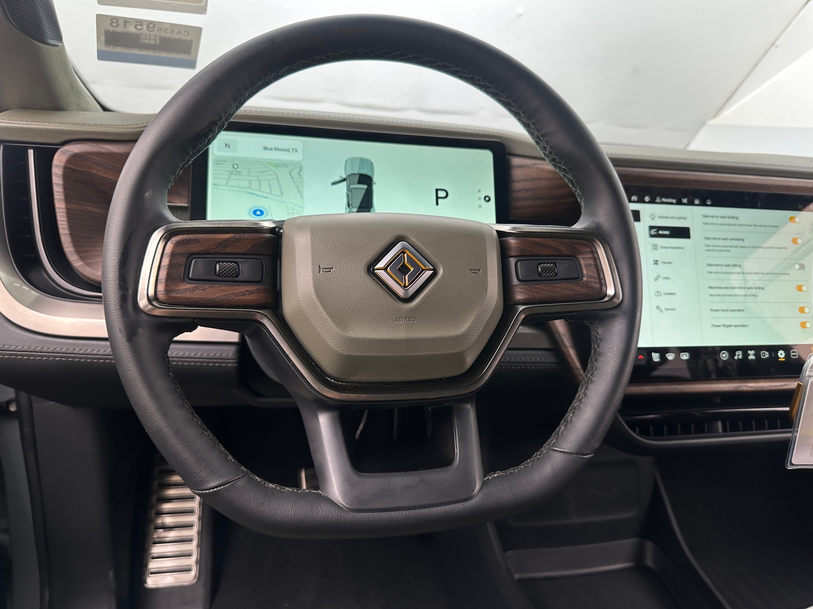 Thumbnail: 2023 Rivian R1S - 4