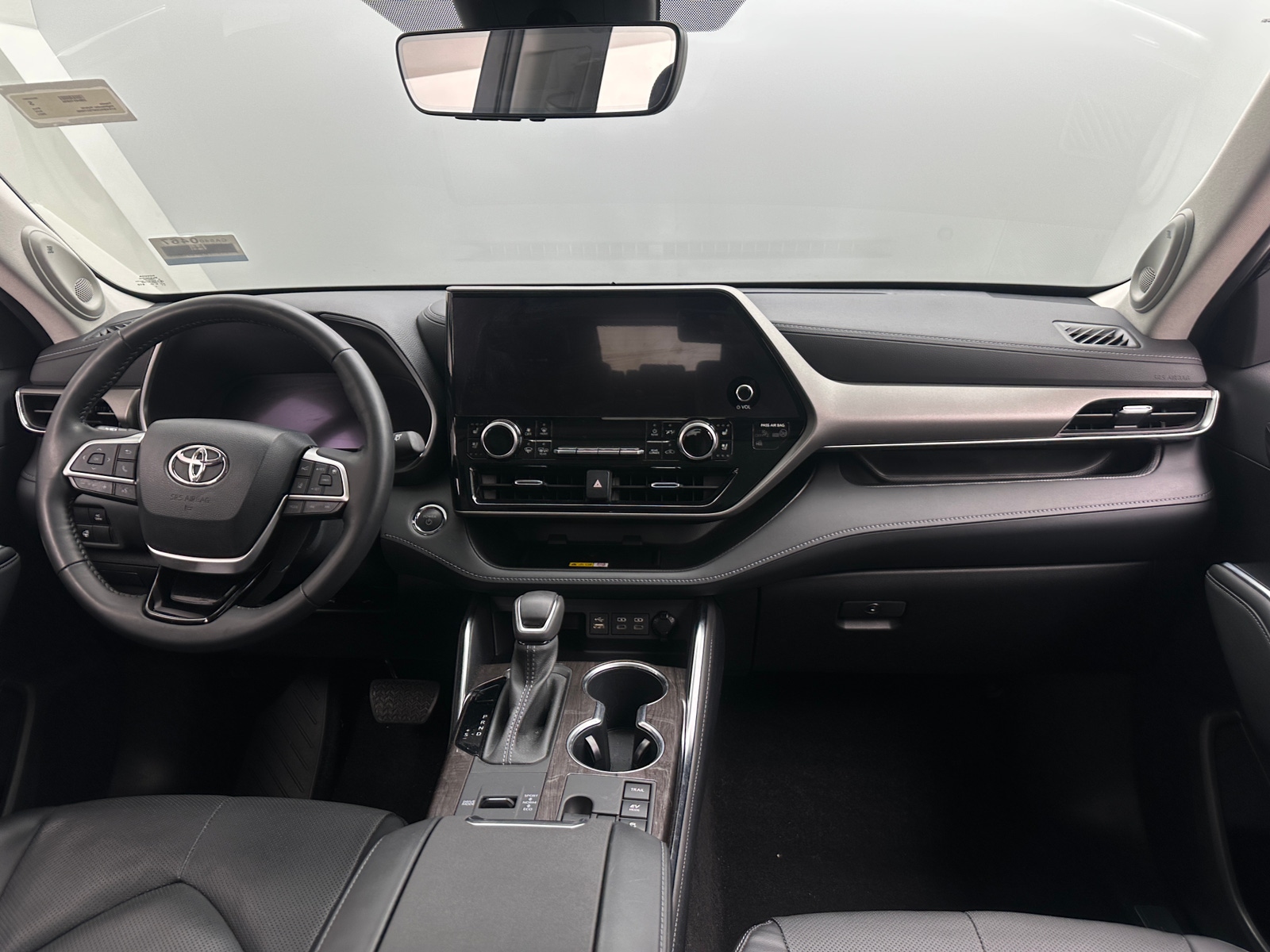 Thumbnail: 2023 Toyota Highlander - 2