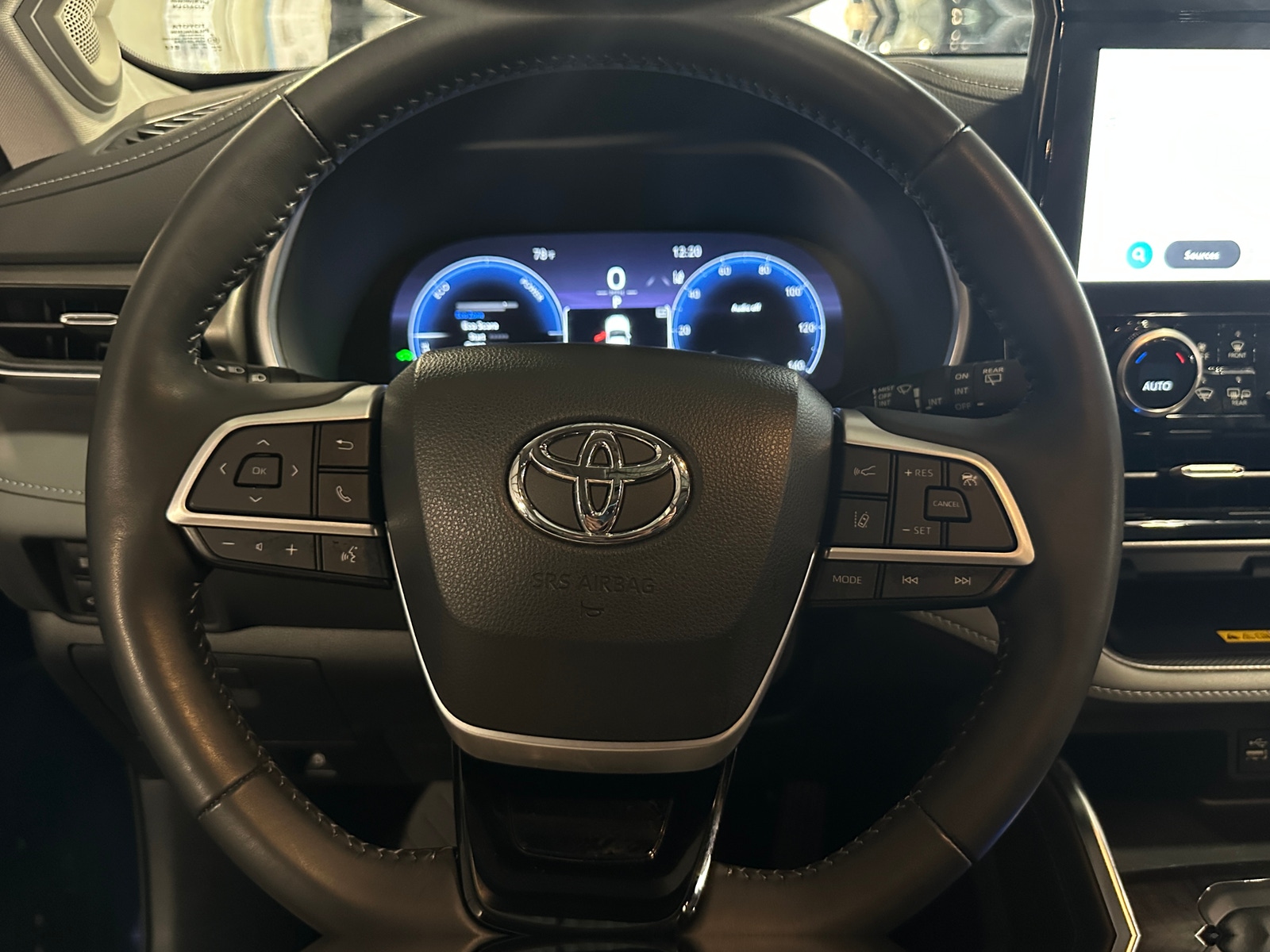 Thumbnail: 2023 Toyota Highlander - 4