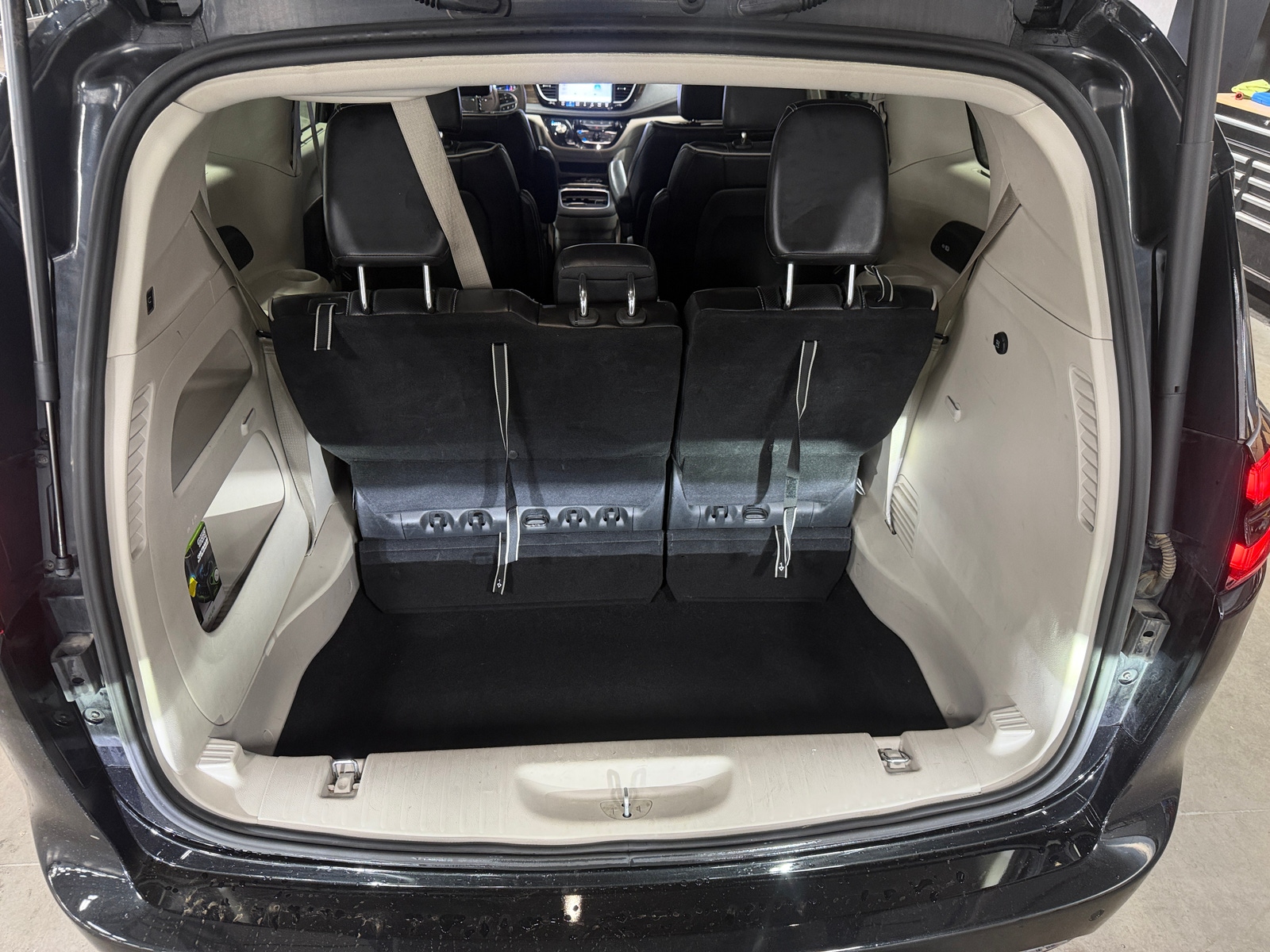 Thumbnail: 2023 Chrysler Pacifica - 6