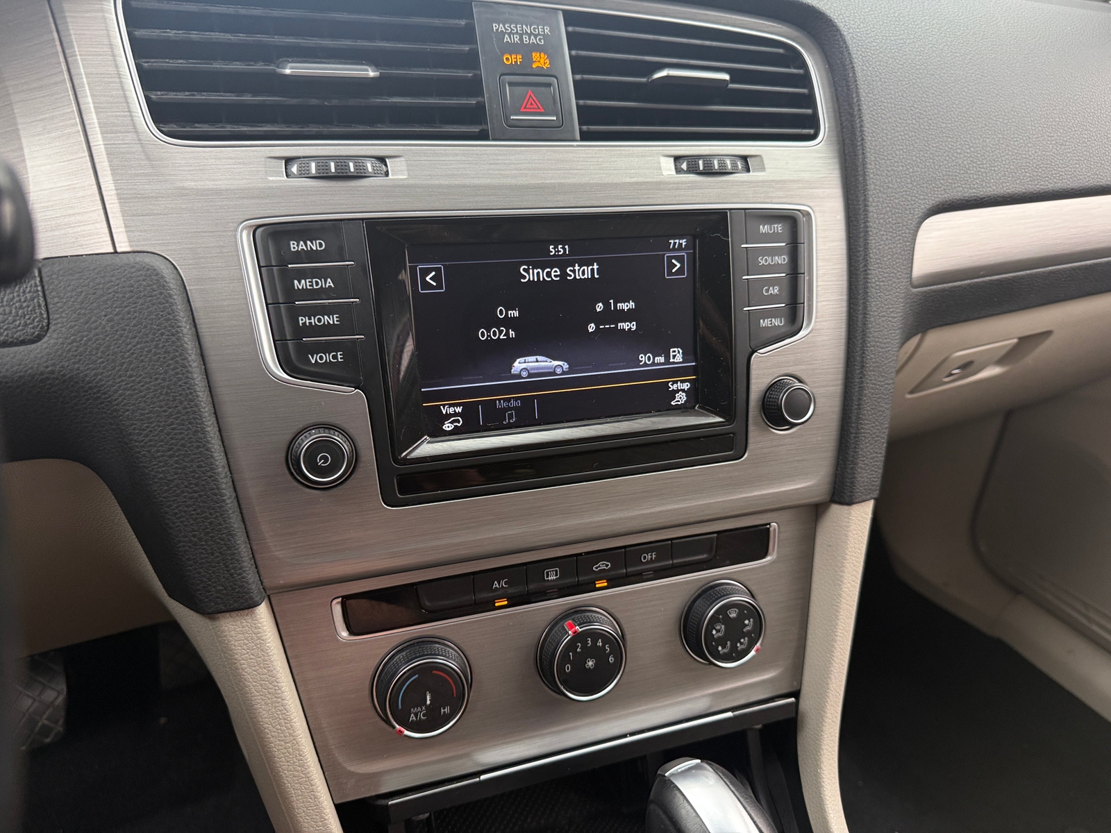 Thumbnail: 2015 Volkswagen e-Golf - 4