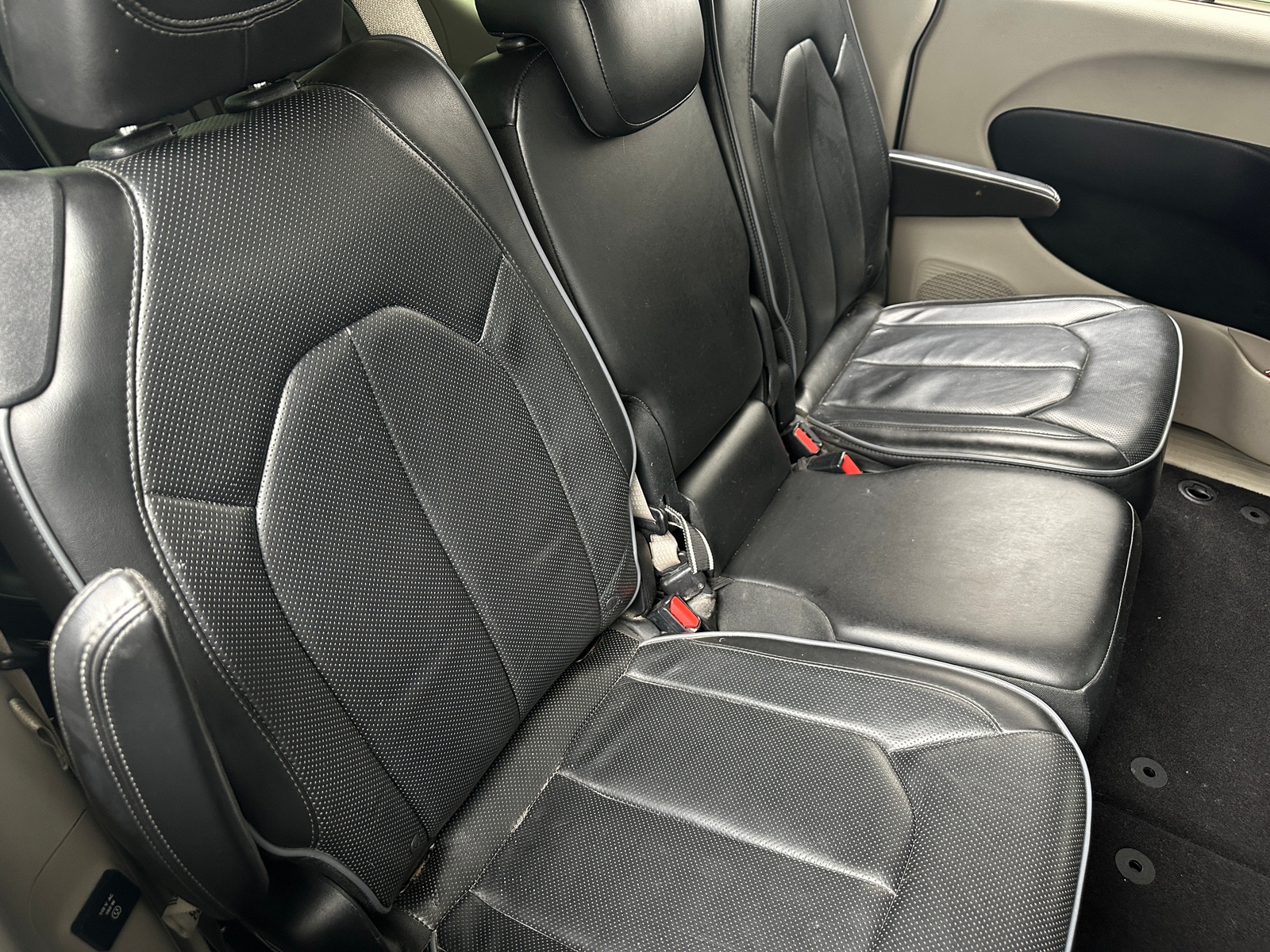 Thumbnail: 2017 Chrysler Pacifica - 5