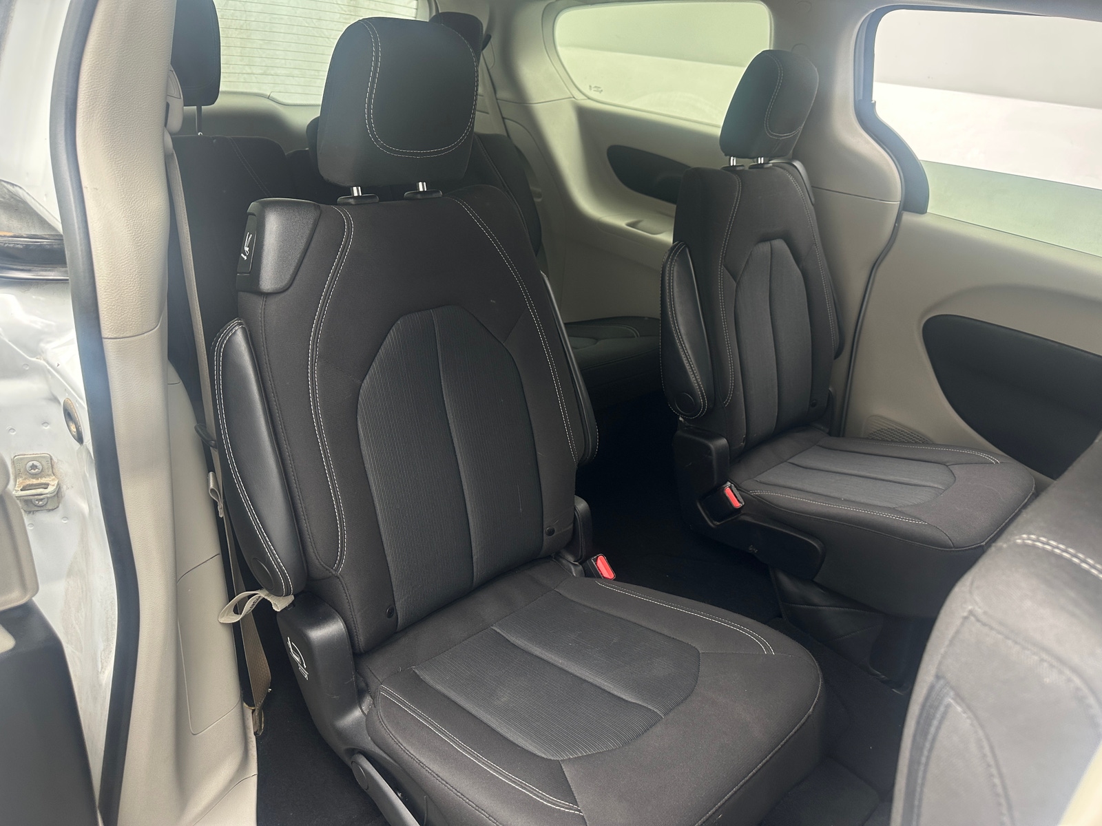 Thumbnail: 2023 Chrysler Voyager - 6