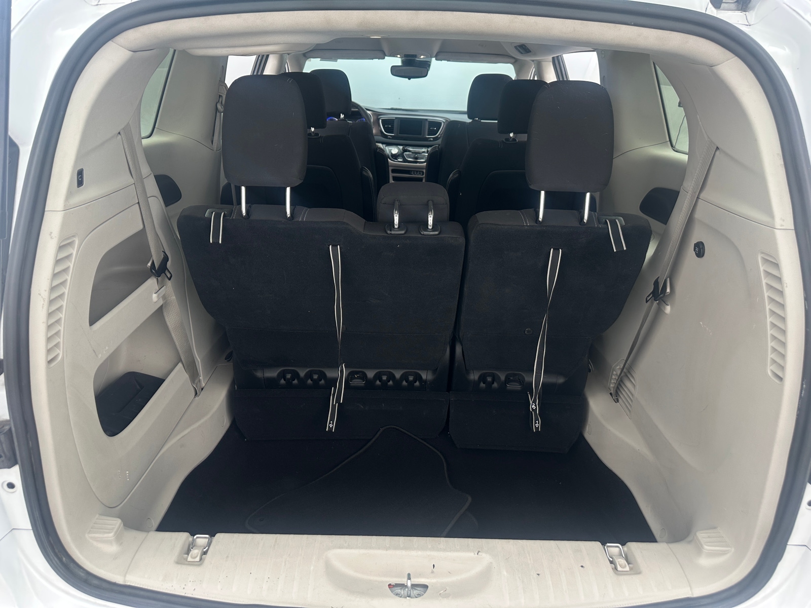 Thumbnail: 2023 Chrysler Voyager - 7